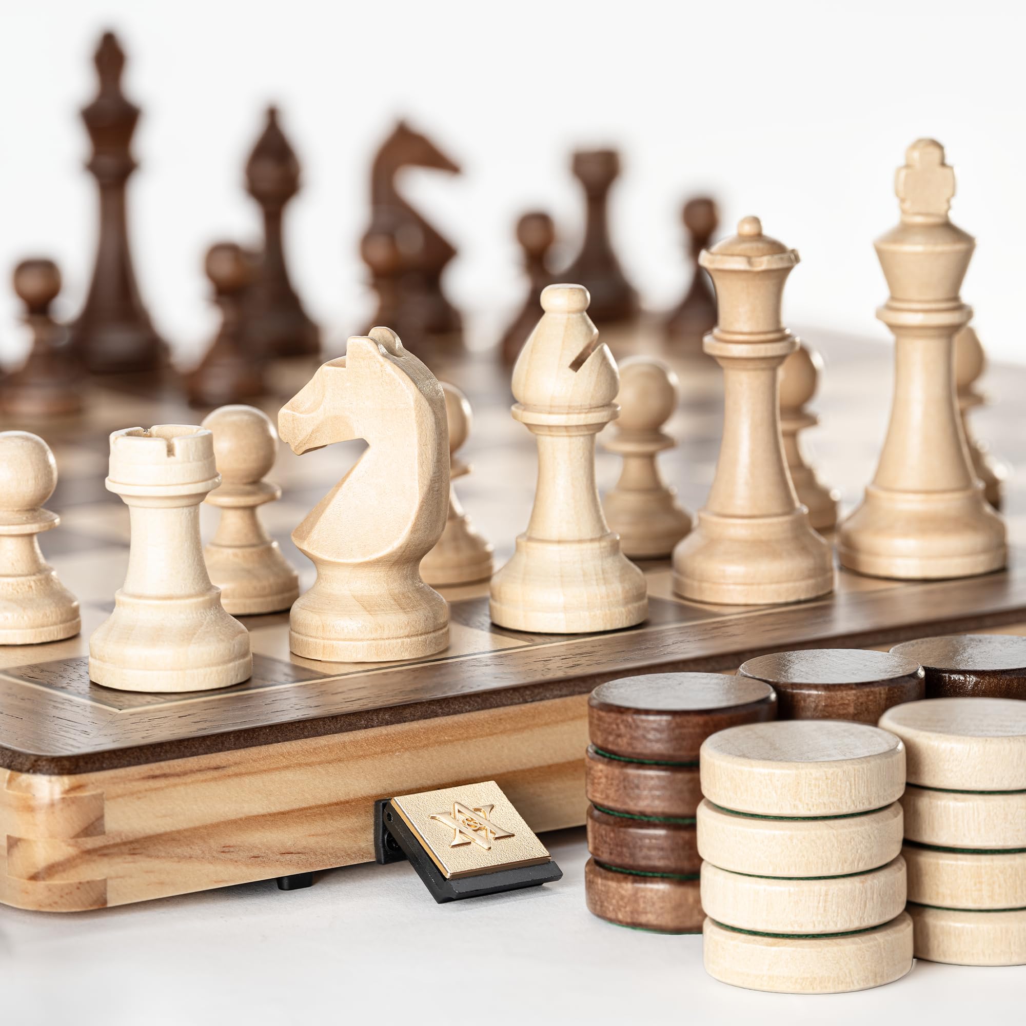 A&A Jeu d'échecs magnétique pliable en bois de 38,1 cm avec pièces d'échecs Staunton de 7,6 cm de hauteur - boîte en pin avec incrustation en acajou et érable