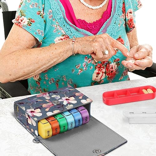 Miniatura 8 de FINPAC Organizadores semanales de píldoras 4 veces al día, estuche abierto de piel sintética, pastillero de viaje, recordatorio de medicina