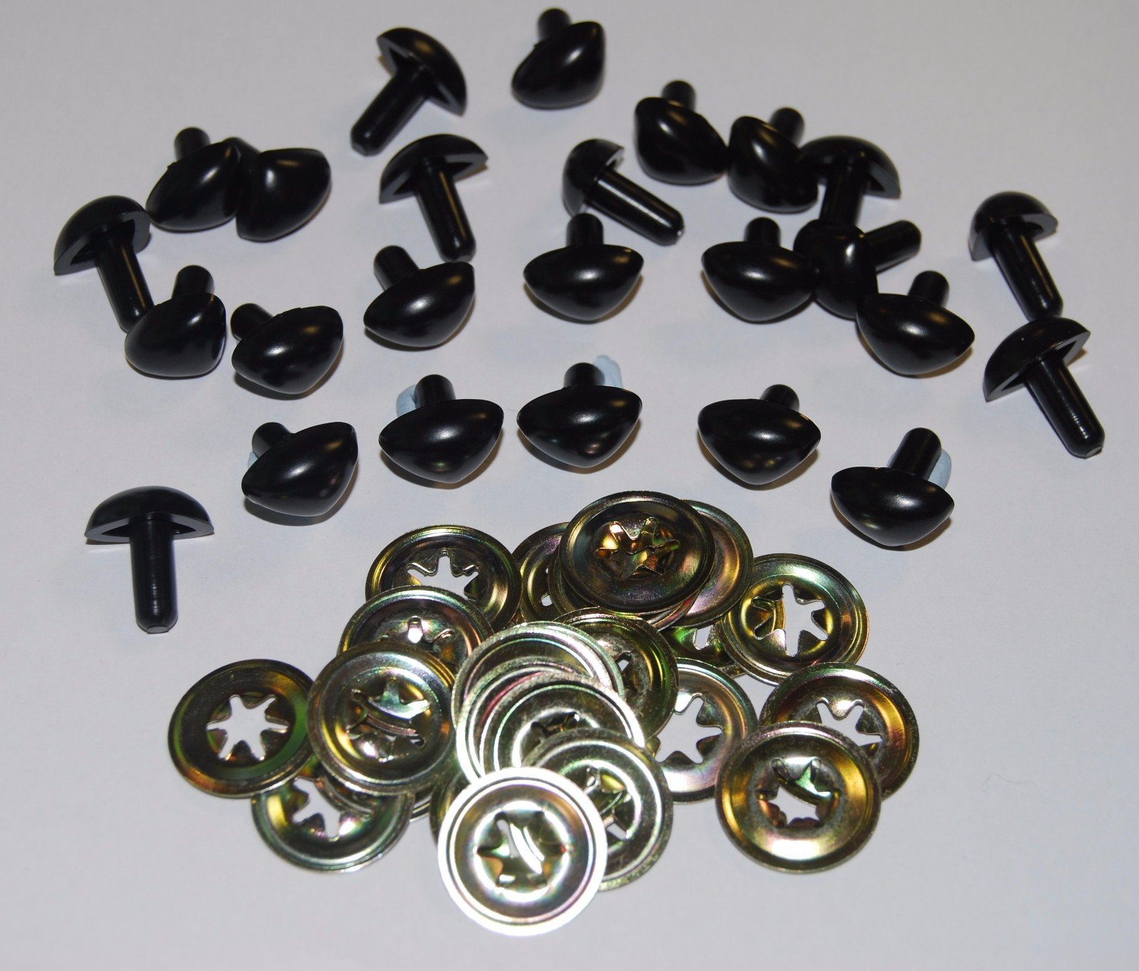 Celloexpress Black Cat/Triangle Noses 18Mm X 13Mm Metal Backs - Teddy Bear & Soft Toy Making Detailed Noses - Pack Of 25