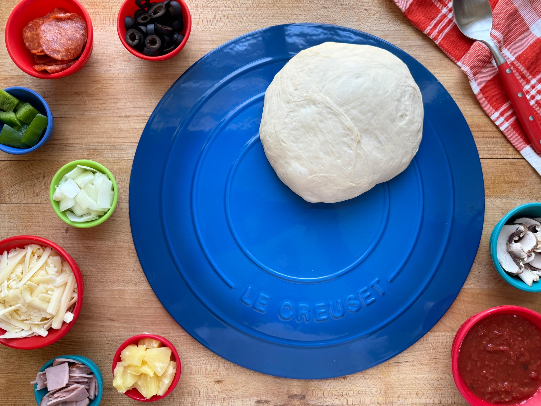 Amazon.com: Le Creuset Stoneware Round Pizza Stone, 15 in