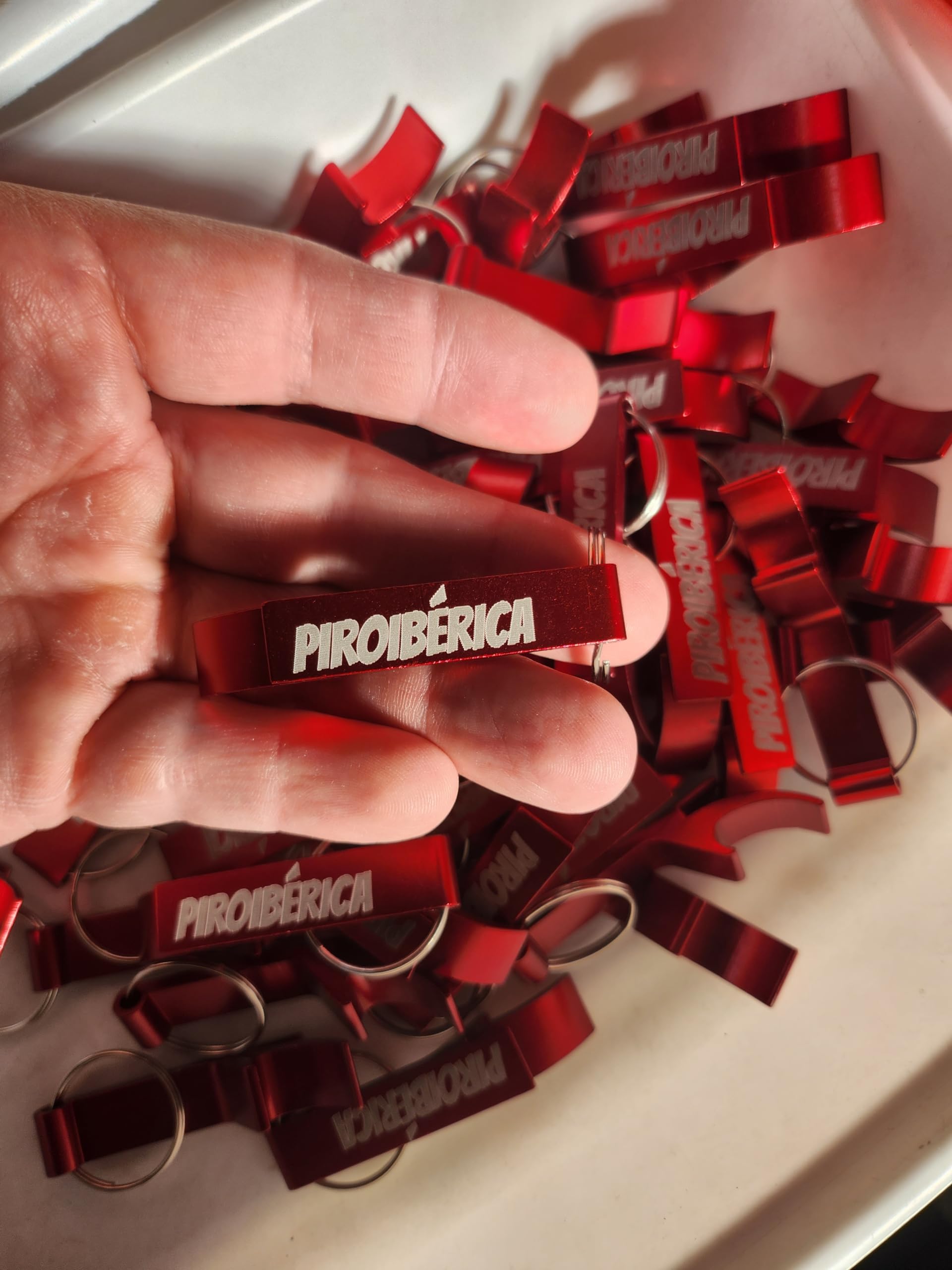 Uvimark - 50 Llaveros Abrebotellas Personalizados Para Regalos de Boda, Regalos de Empresa, Detalles Personalizados, Promociones, Eventos, Celebraciones