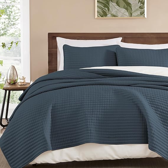 WRENSONGE King Size Quilt-3 Pieces Lightweight Navy Blue Bedspreads King Quilt Bedding Set for All Season, Soft Summer Coverlet with 2 Pillow Shams Suitable for Bed & Couch