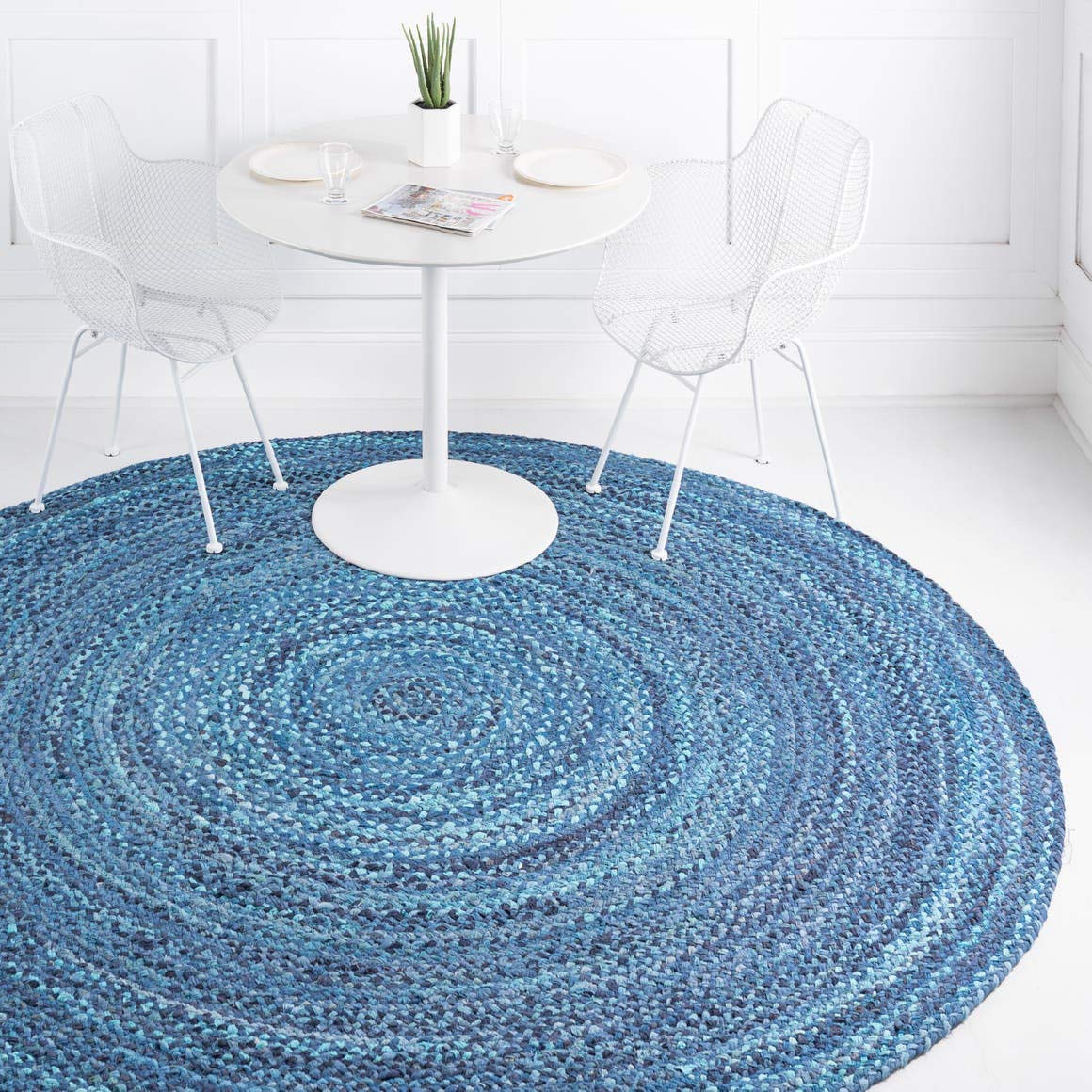Unique Loom Braided Chindi Collection Area Rug - Layer (8' Round, Blue/ Navy Blue)