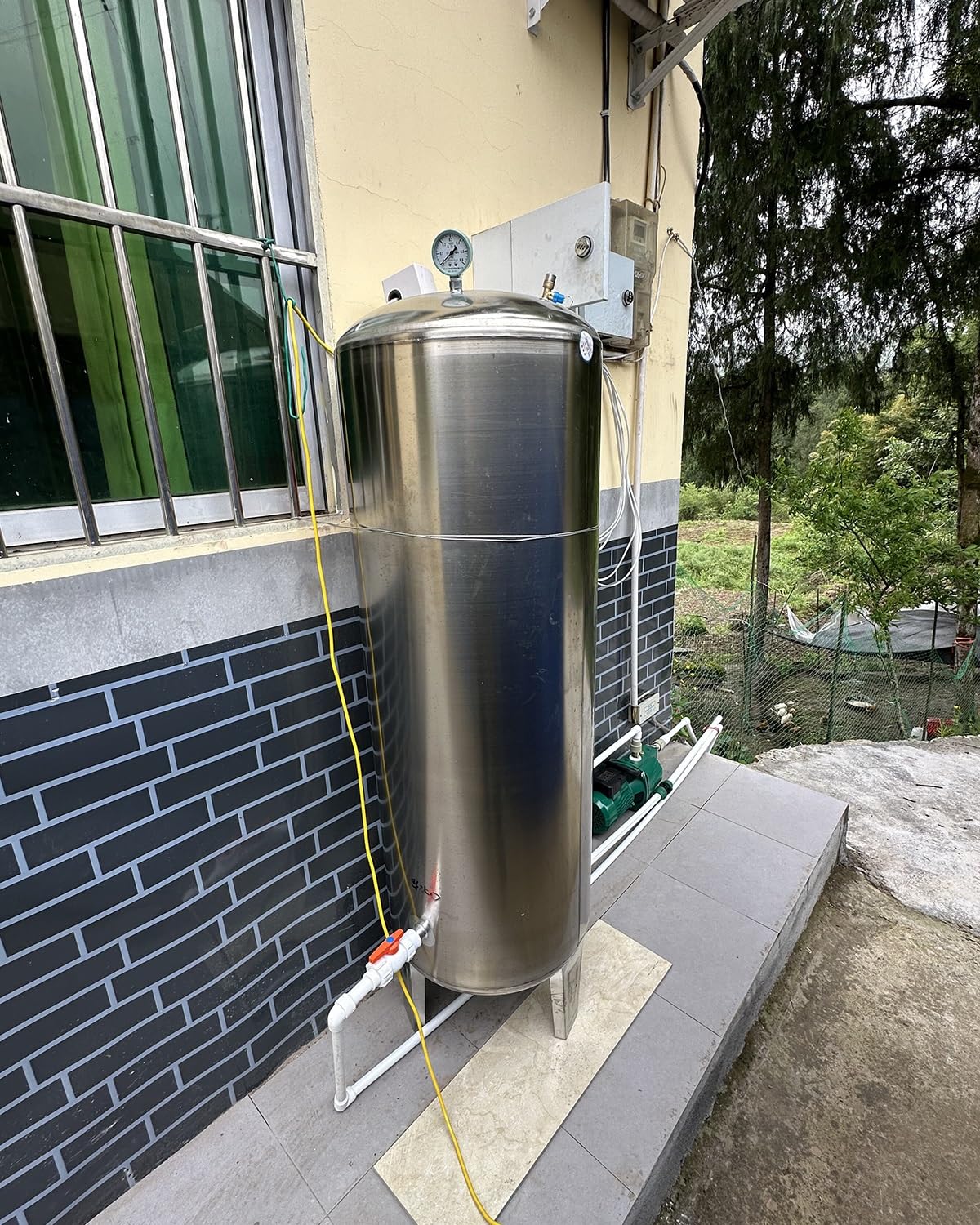 Surpresseur Réservoirs d'Eau de Puits Sous Pression sur Support Extérieur