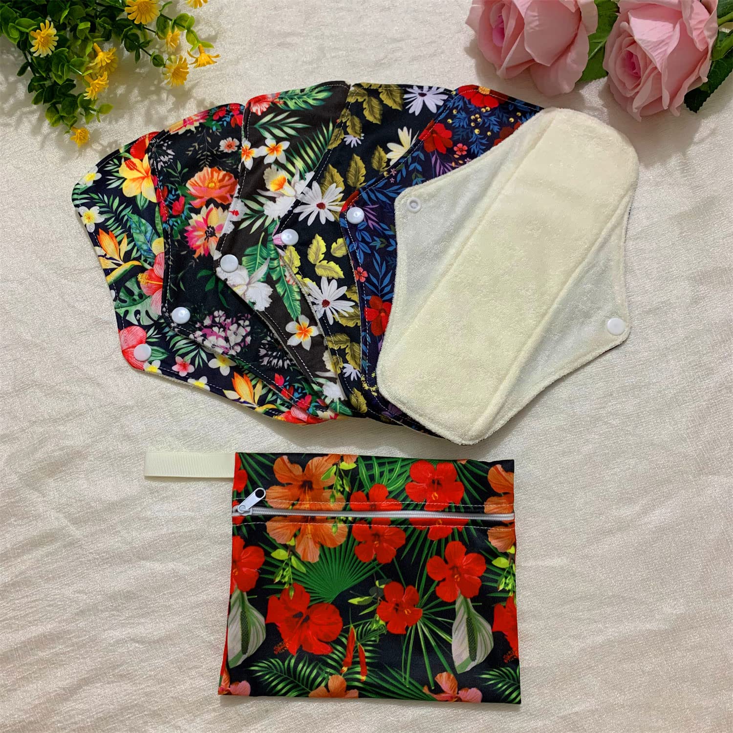 7pcs/Set Resuable Menstrual Pad Set Including 1pc Mini Wet Bag + 6pcs Organic Bamboo Light/Regular Flow Cloth Pads Waterproof Mama Cloth Sanitary Napkin Pads Menstrual Pads ( All Randomly Prints )