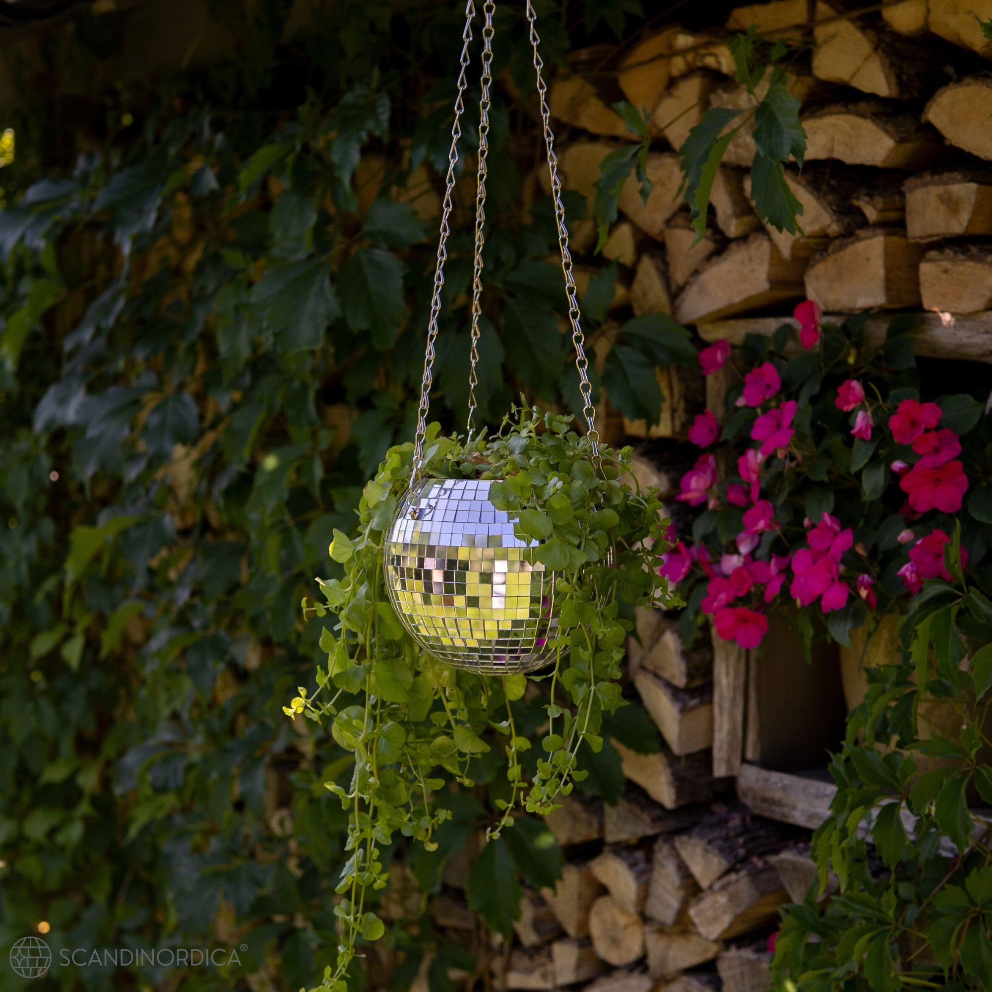 SCANDINORDICA Jardinière Boule Disco – Pot de Fleurs Boule à facettes avec chaîne et Corde en macramé, Boule a Facette, Cadeaux Femmes | Décoration d’intérieur – 15 cm Argent