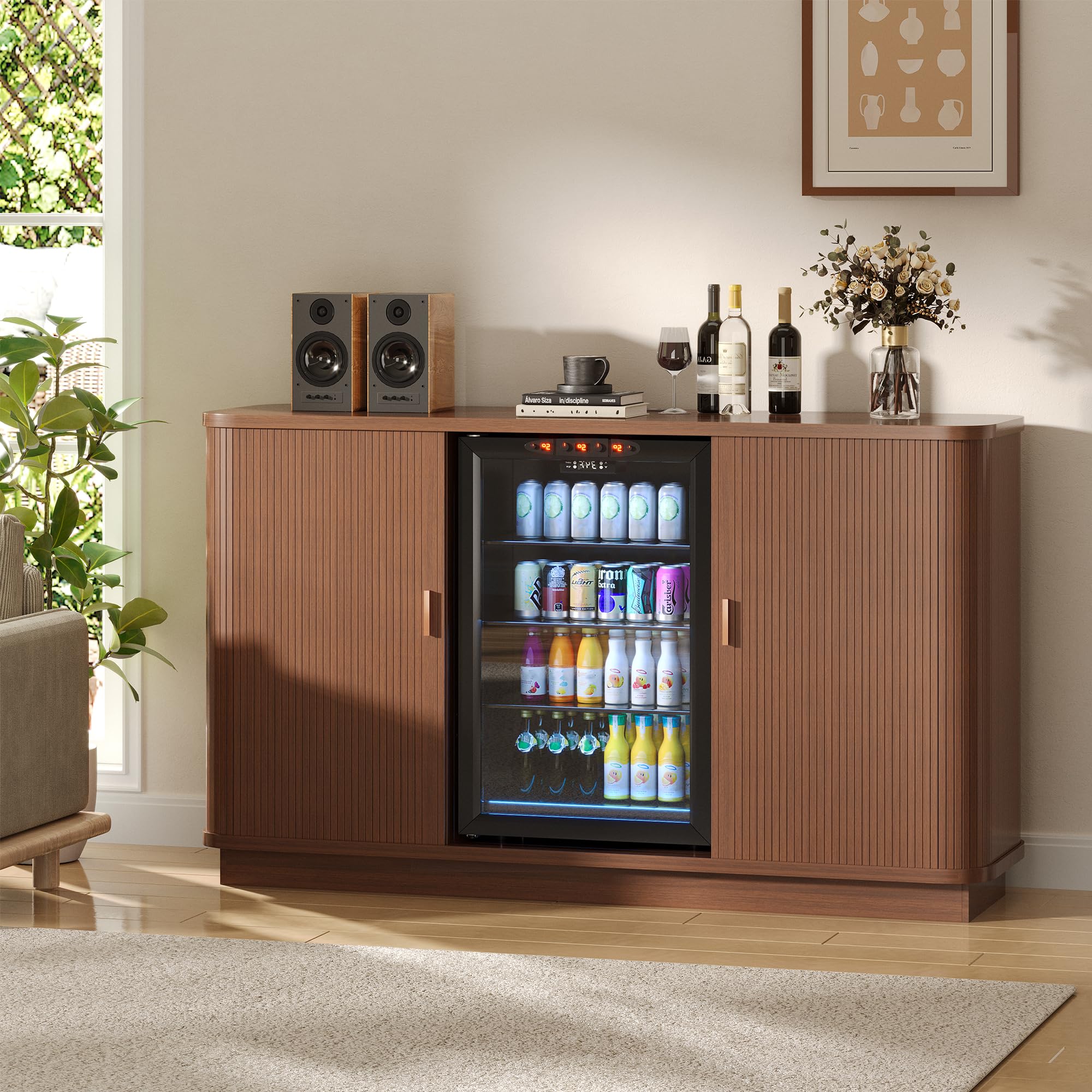 Credenza/mobile bar scanalato da 130 cm con vano frigorifero, mobile bar retrò con ante a serrandina, ripiani regolabili e portabottiglie per cucina e sala da pranzo.