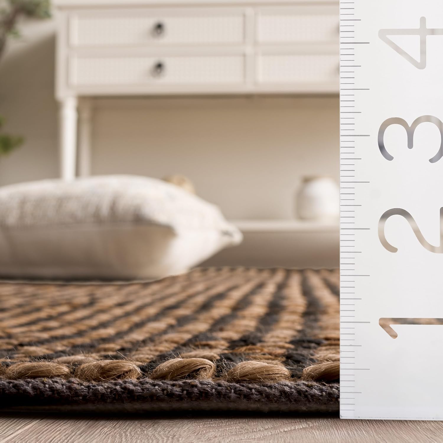 SAFAVIEH Area Rug 5x8 - Natural Fiber Couture Collection - Natural & Silver, Handmade Jute, Ideal for Living Room, Bedroom, Dining Space (NFC110G)