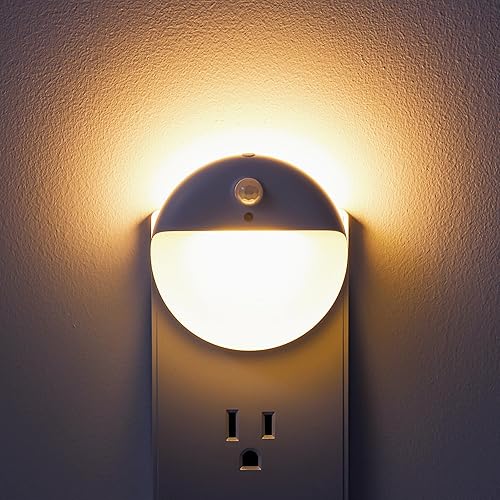 Paquete de 2 luces nocturnas enchufables con 3 formas de iluminación, atenuación continua, sensor de luz, luz nocturna blanca cálida para baño,