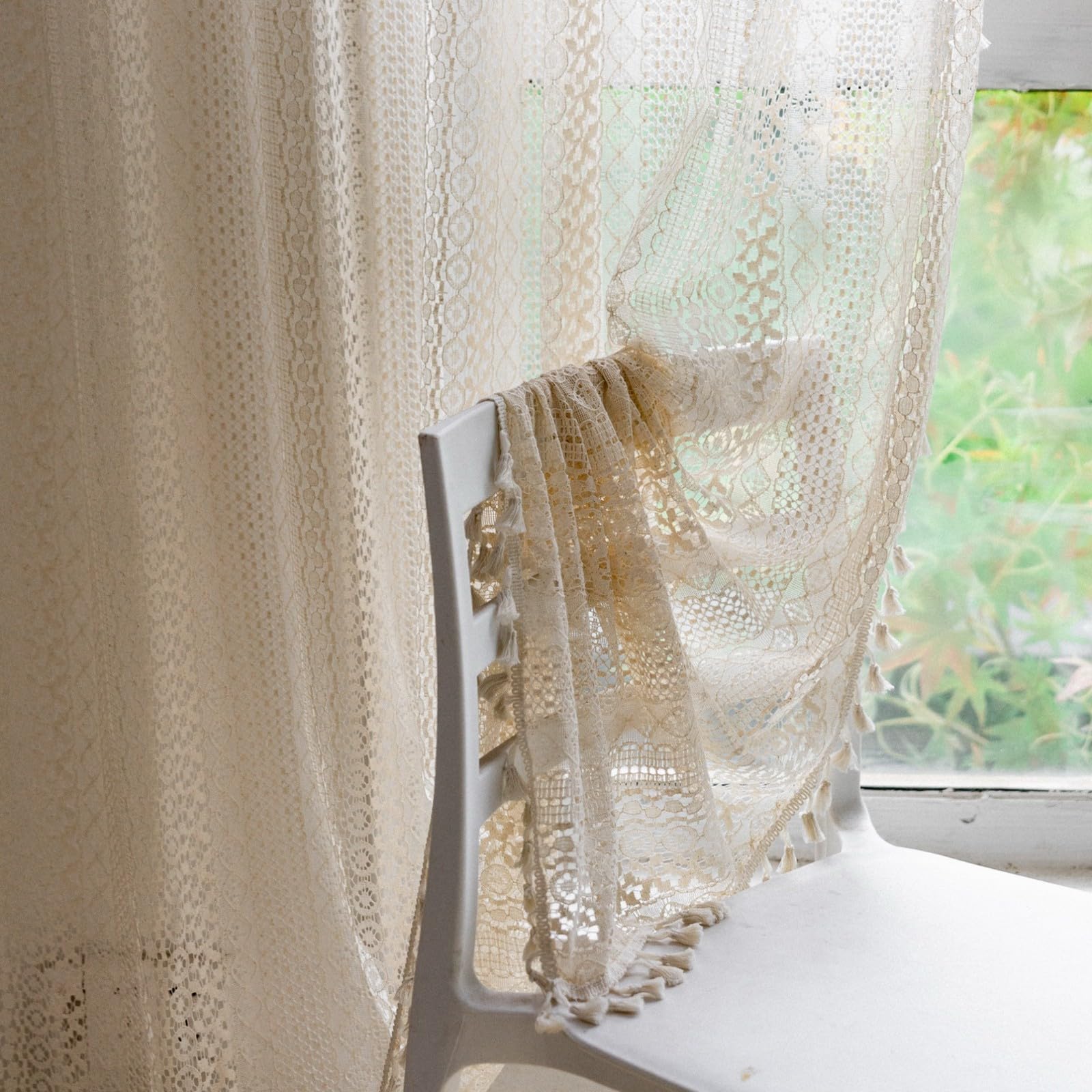 A.Monamour Rideau Voilage Passe Tringle Semi Transparent Dentelle Brodée Rural Boho Bohème Décoration Fenêtre Court Rideau de Porte avec Glands à Pompons pour Salon Chambre Cuisine, 1 Panneau, Beige