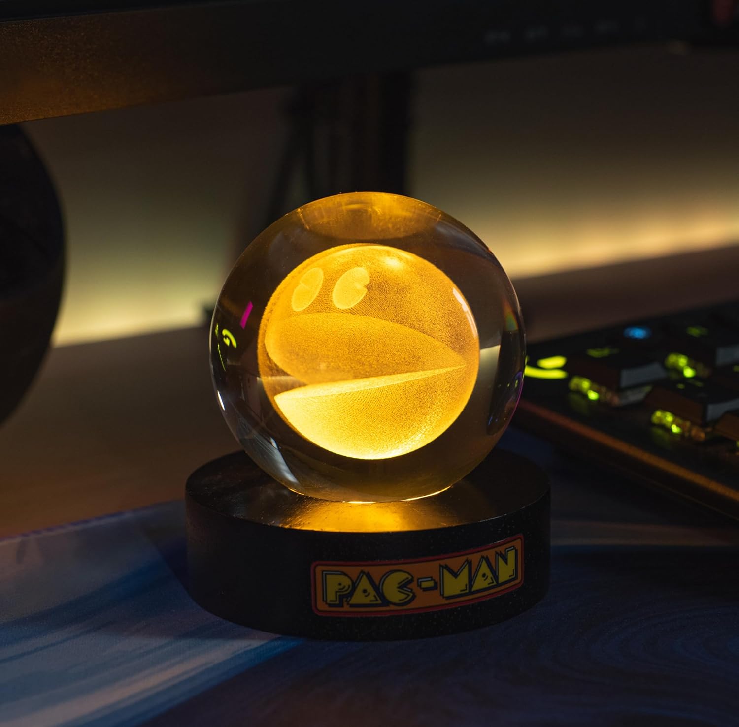 Fizz Creations PAC-Man Crystal Ball Light. Retro Gaming Desk Lamp. USB Powered. Classic Arcade Gaming Gift Mood Lamp. Mood Lighting Night Light Kids Retro Gaming Gifts Pac Man Mood Lights