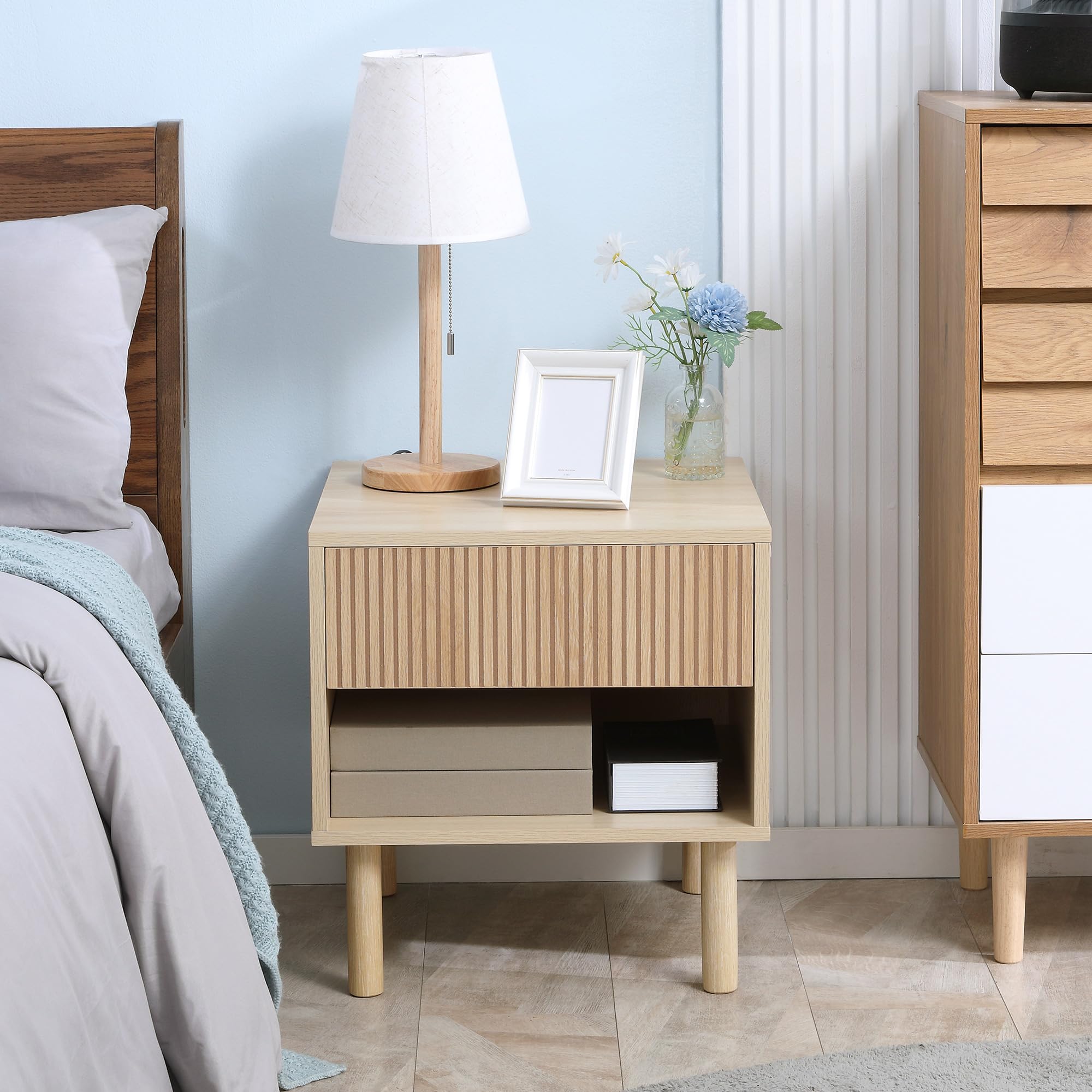 HOMCOM Comodino Moderno con Cassetto e Ripiano Aperto in Truciolato, 47x47x50 cm, Color Legno