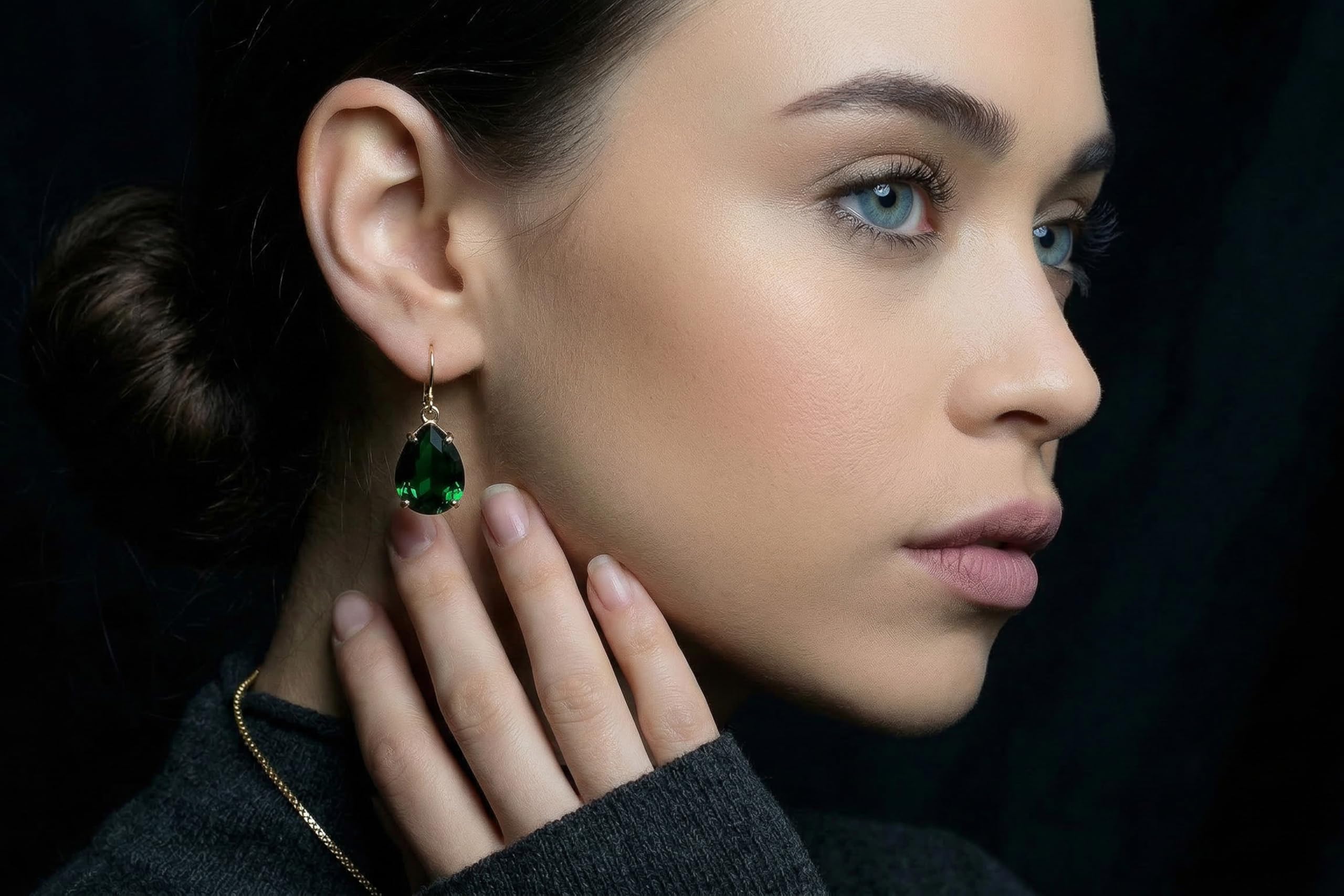 Pendientes Esmeralda Femeninos - Joyas Artesanales con Piedra Preciosa de Mayo en Forma de Pera - Pendientes de Moda Personalizados para Mujer - con Caja de Lujo