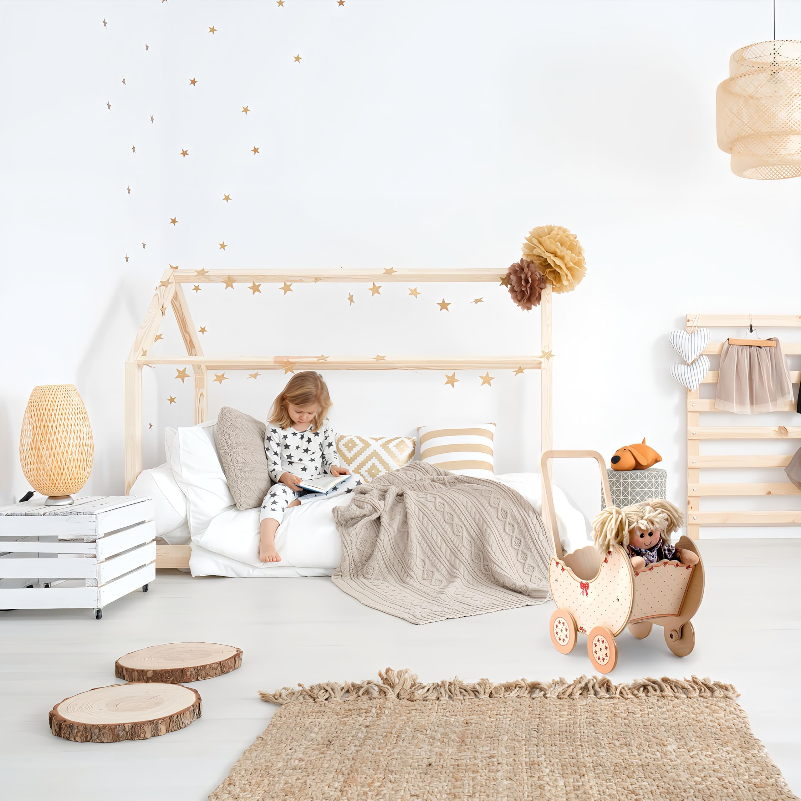 Dida - Der Puppenwagen Aus Holz Dekoration Schleife ist EIN Holzpuppenwagen Zum Schieben Der Puppen Der Kleinkinder. Der Spielwagen Ist Ideal Für Kindergarten und Zu Hause