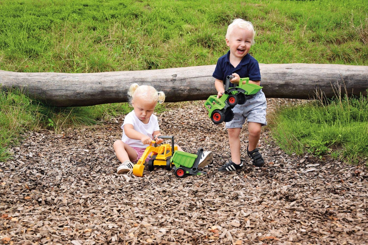 LENA - 04213 - EcoActives Tracteur avec Chargeur Frontal, véhicule Utilitaire env. 35 cm, Robuste Tracteur Vert avec Pelle, véhicule Jouet pour Enfants à partir de 2 Ans