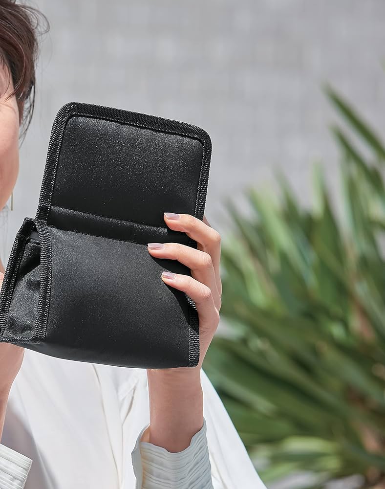 Liila400%　超レアオイル目ゴールド　ポーチ Amazon.co.jp: FOIROKASA レーザー透明 メイクポーチ 3点セット
