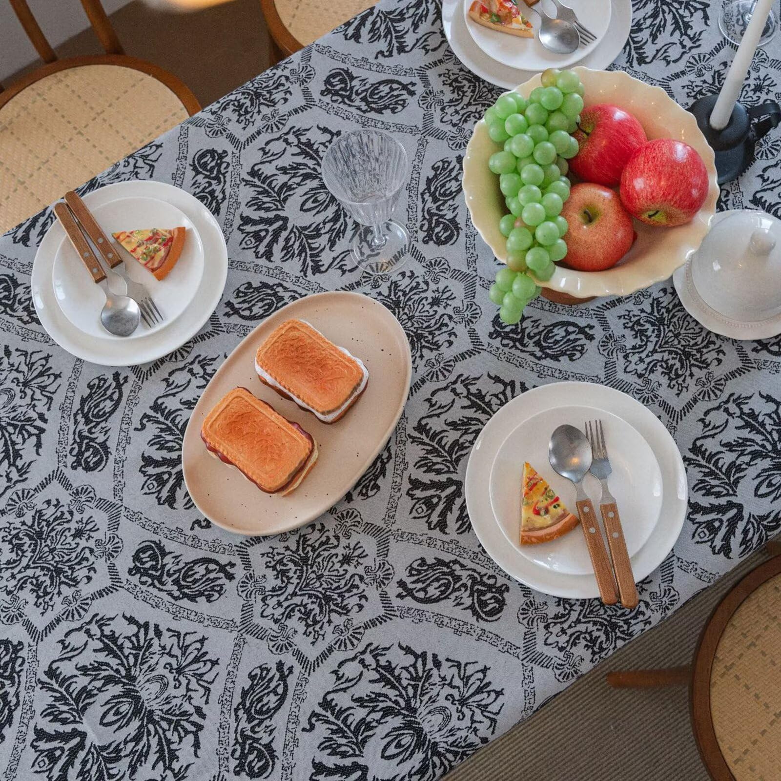 Obrus żakardowy z haftowanym czarnym, falowanym brzegiem, prostokątny, kwiatowy wzór, 180x180 cm/71x71, zmywalny, do dekoracji stołu kuchennego i jadalnego