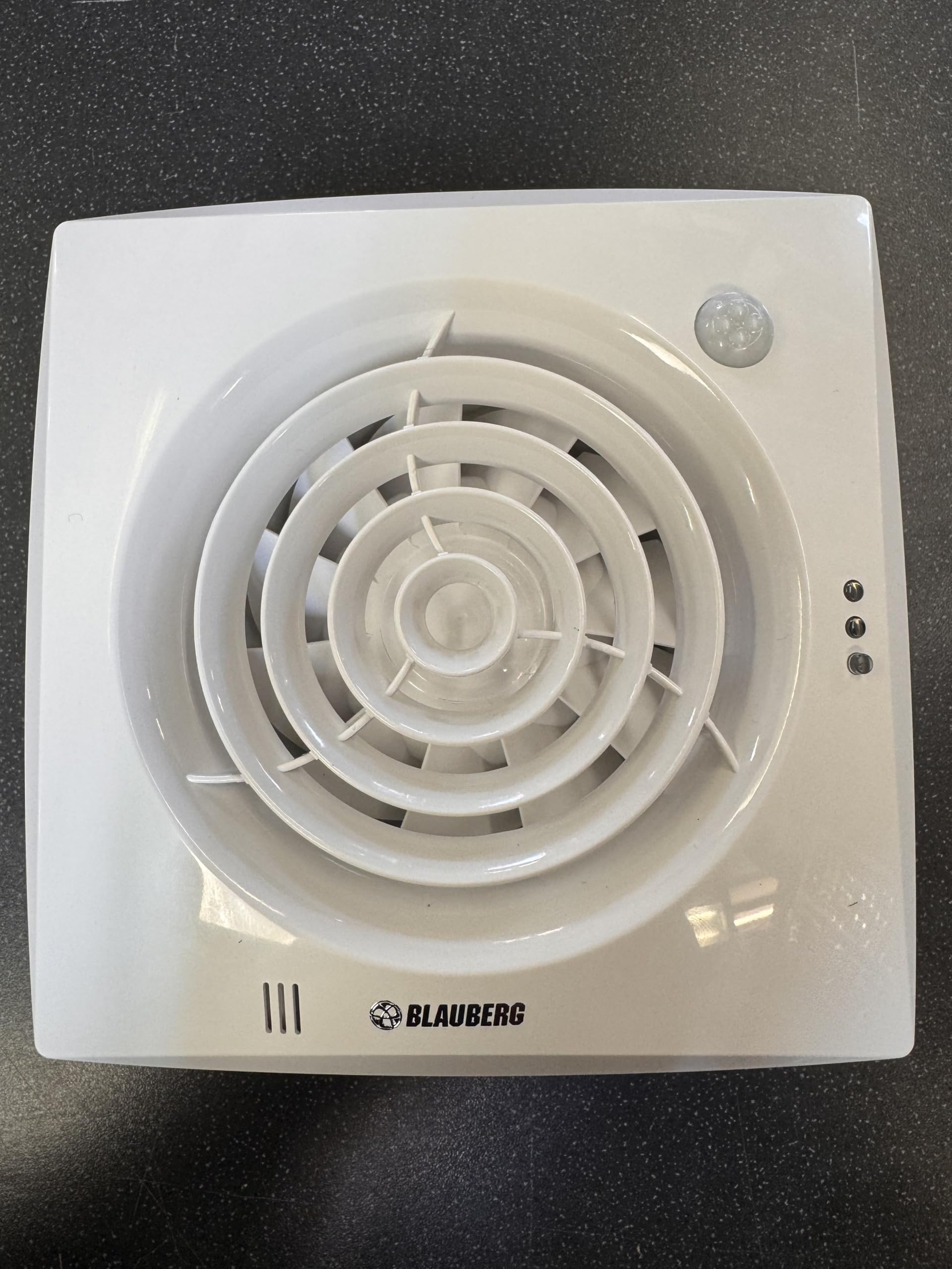 CEW COLCHESTER ELECTRICAL WHOLESALE LTD 4" 100mm Silent Quiet Low Noise Zone 1 IP45 Bathroom Extractor With PIR Sensor & Timer Fan