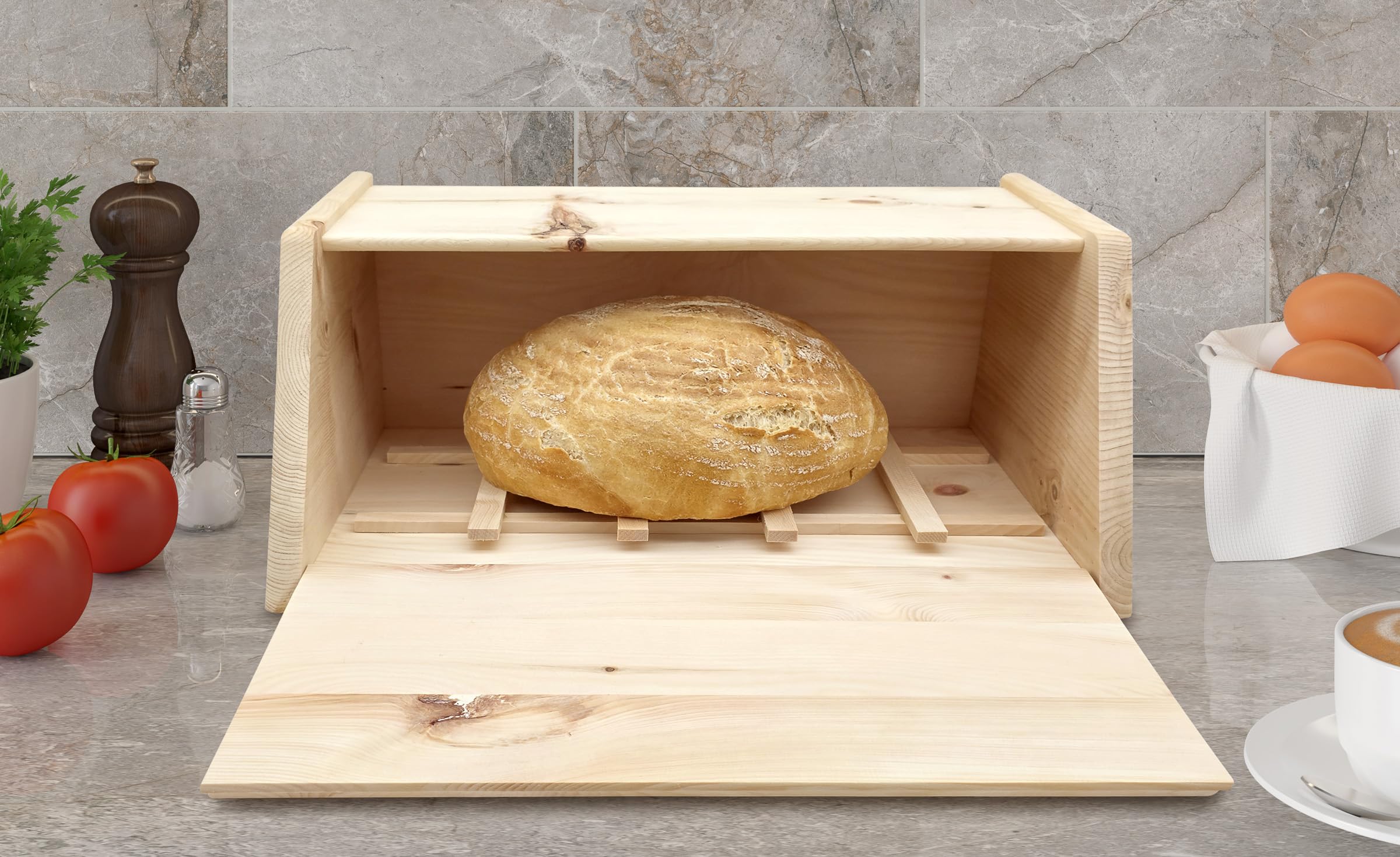 Metallfreie Holz-Brotbox mit Klappe und Gebäckgravur aus Zirbe