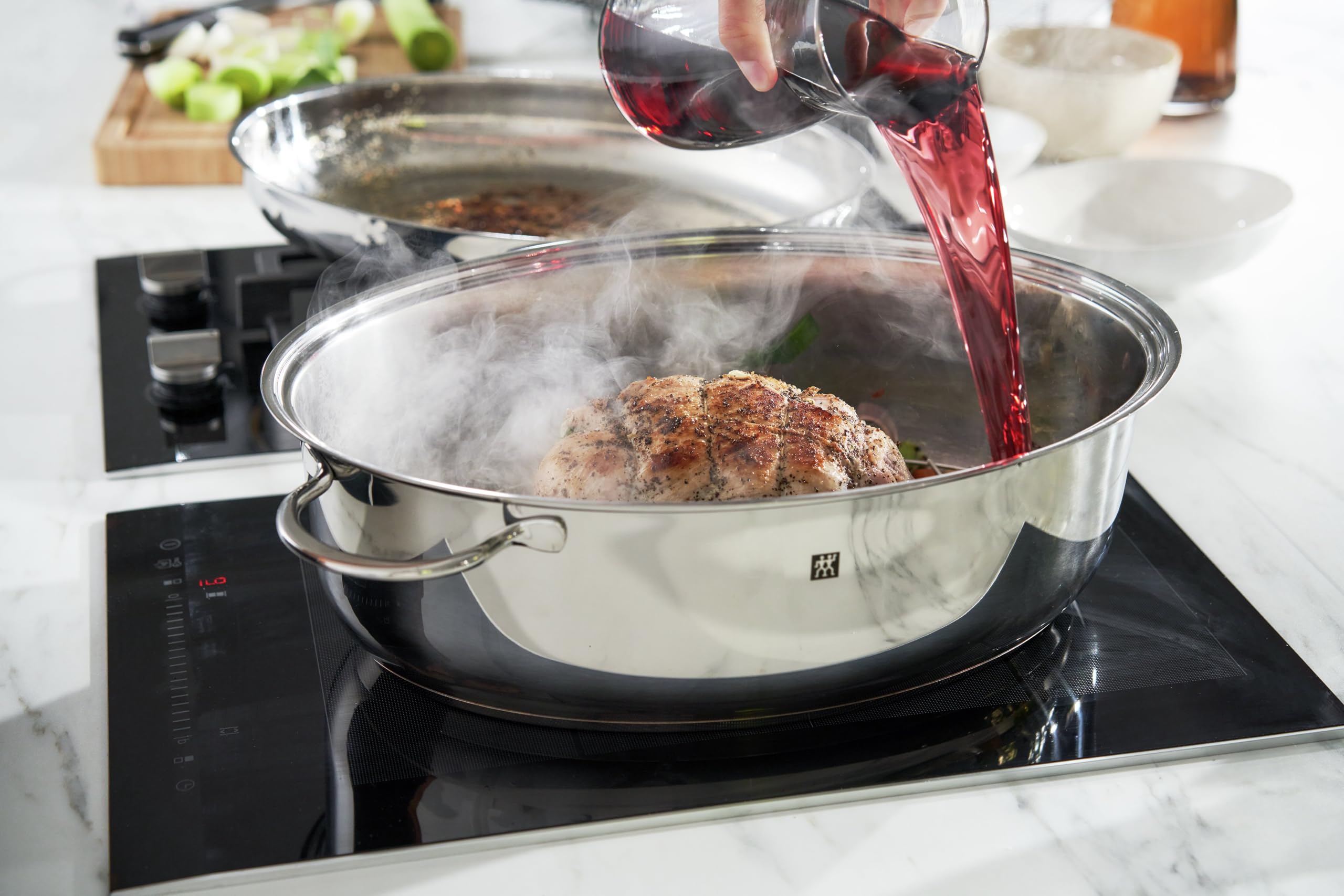 ZWILLING Plus Bräter mit Deckel, 38 cm, Induktion und Backofen, Edelstahl