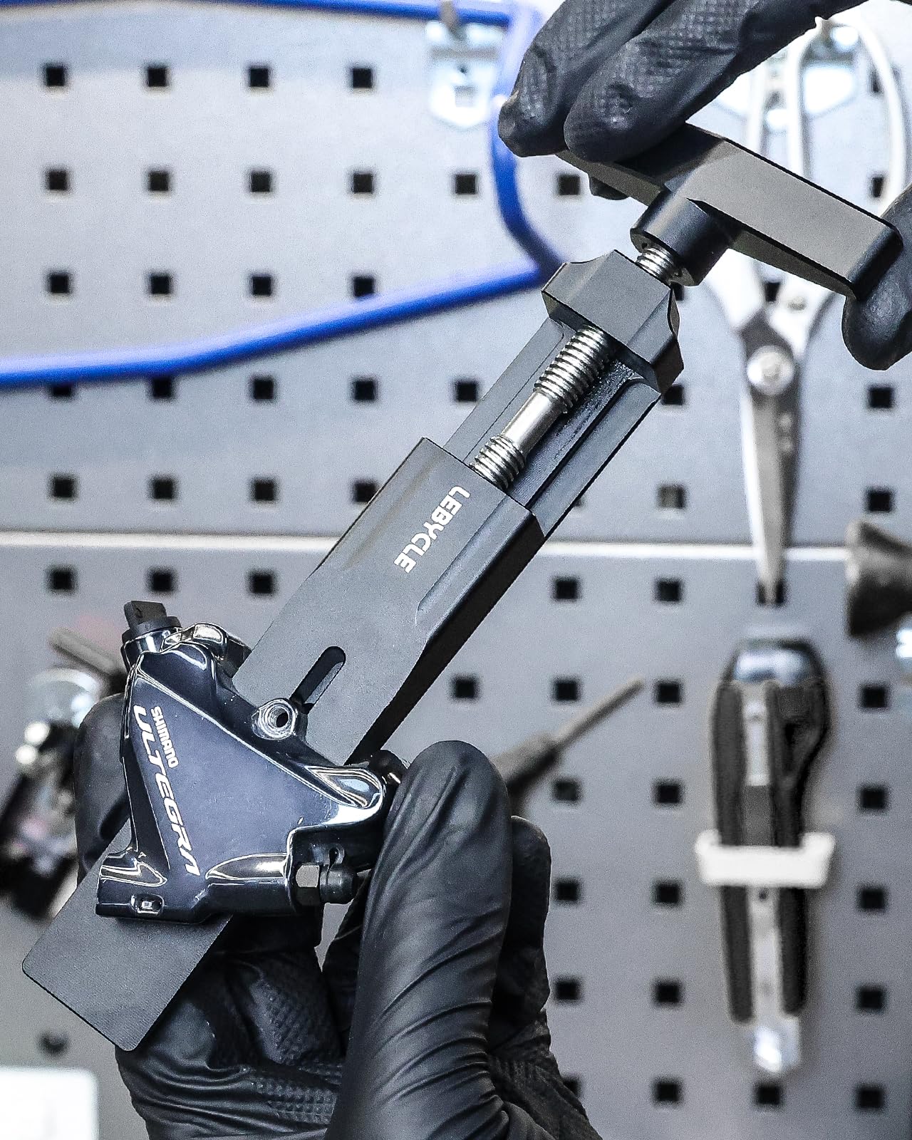 Herramienta de reinicio de pistón de bicicleta para pinzas de doble pistón, diseño de empuje plano que garantiza una presión uniforme, evita la desalineación del pistón, herramienta de pinza