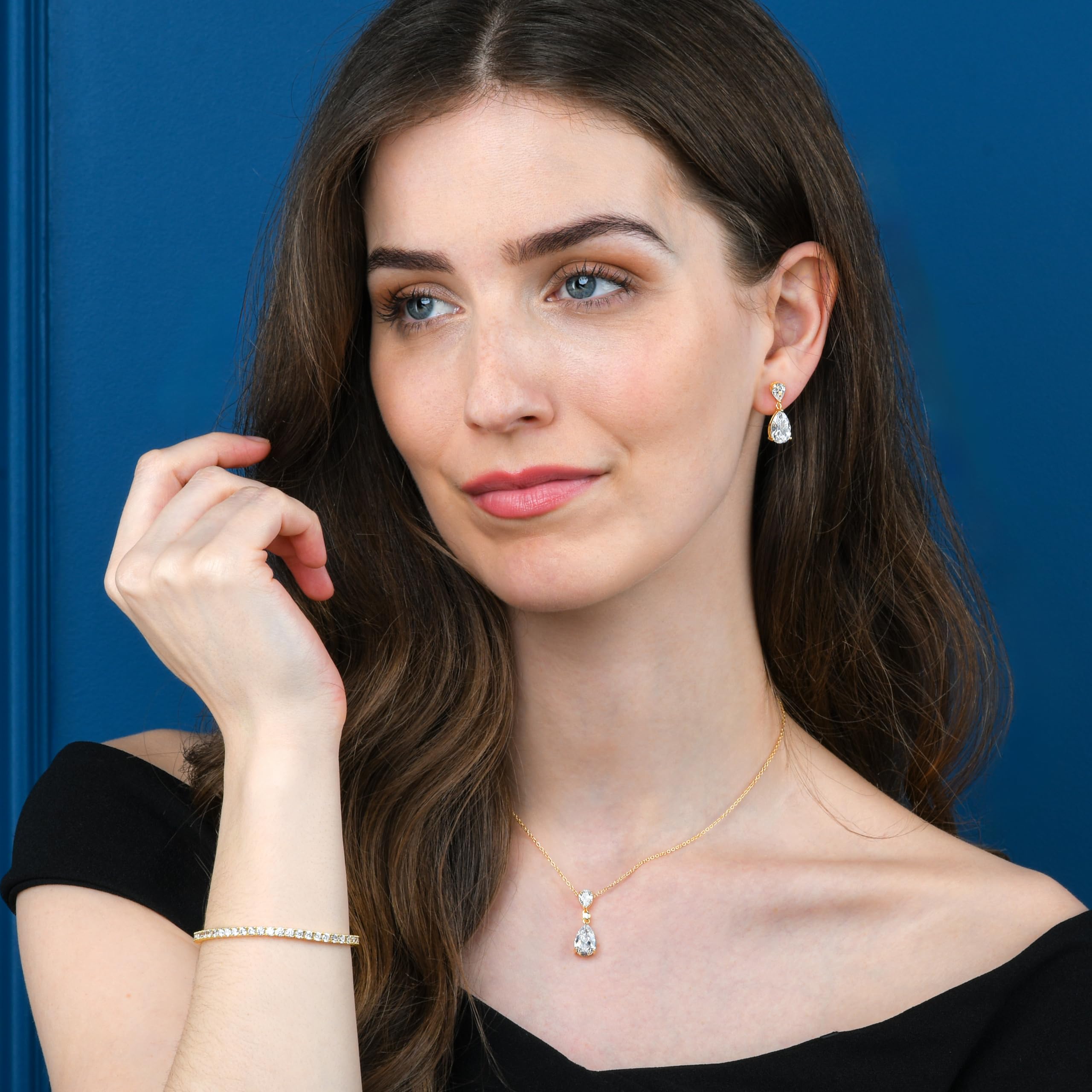 Diamond Treats Damen-Ohrringe aus 925er Sterlingsilber mit weißen und bunten kubischen Zirkonia, elegante Damenohrringe mit bunten Steinen, Schmuck aus Sterlingsilber für Damen