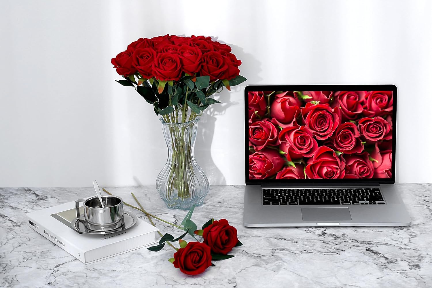 SITUMEIZI 15PCS Red Artificial Roses Silk Flowers Fake Roses Realistic Bouquet Long Stem with Gift Box for Mother's Gift Day Home Party Wedding Decorations - Image 3