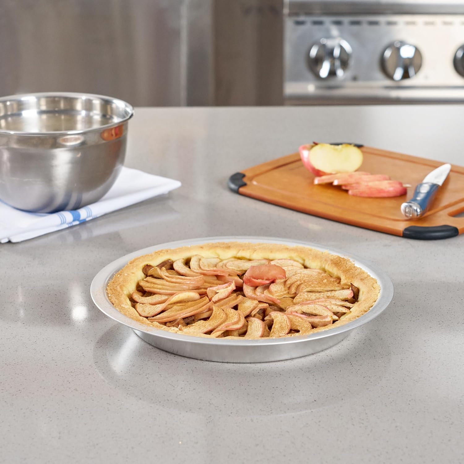 Restaurantware Aluminum Pie Pan 12 Count 10 Inch Round 1.25 Inch Deep Oven-Friendly Pie Tin, Lightweight Baking Pan, Silver Plate for Quiche, Fruit Pies, Home And Commercial Kitchens