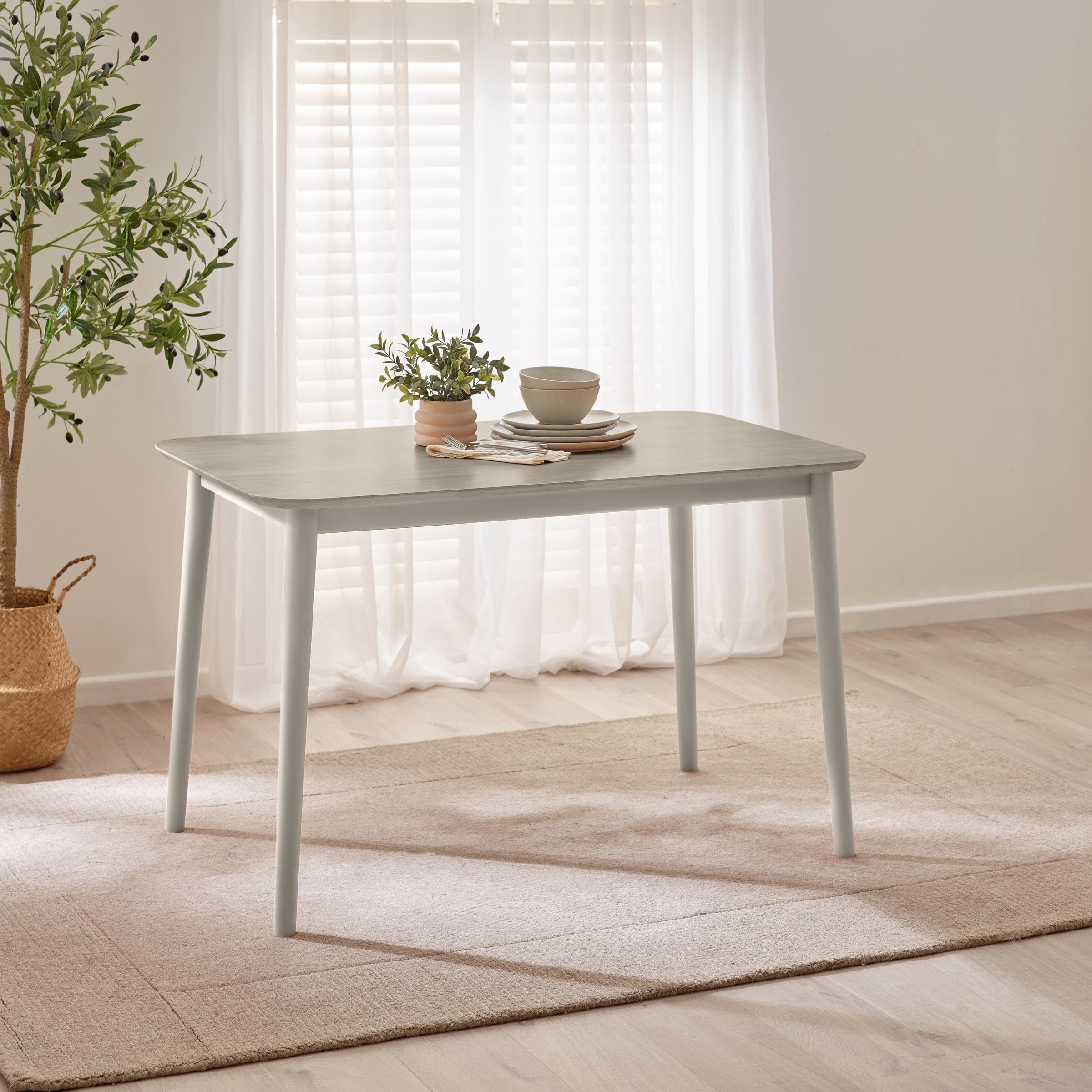 Furniturebox UK Small 4 Seat Solid Wood Dining Table 'Lynton', wash and Grey Finish, Modern Meets Traditional Classic Farmhouse Style With Retro Nods, Wooden Rubberwood Kitchen Furniture