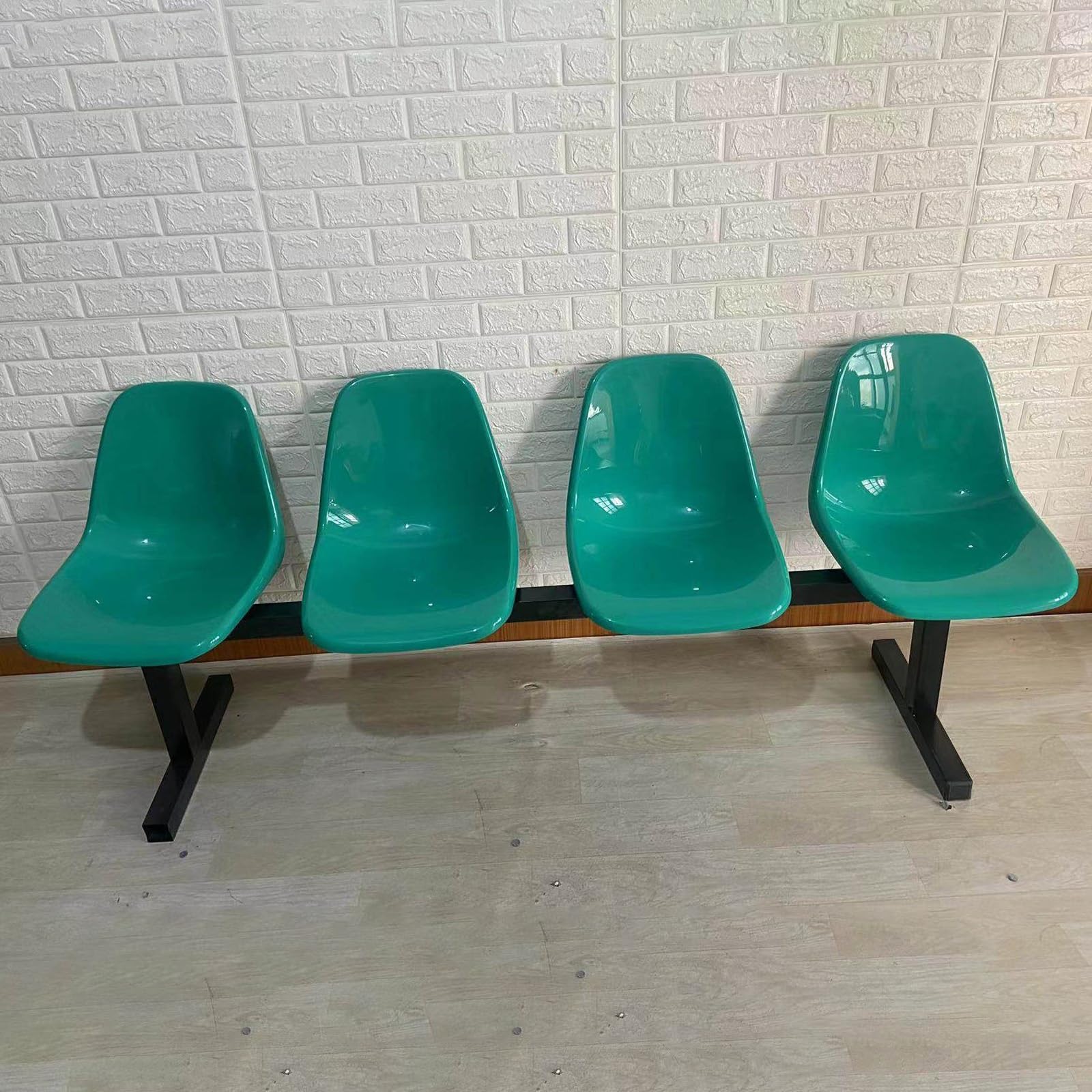 Generisch 4-Sitzer-Empfangsbank für den Außenbereich, Wartezimmerstühle mit Rückenlehne, Team- und Ersatzbestuhlung für Basketballplätze, Büro-Gästeloungestühle – Grün A