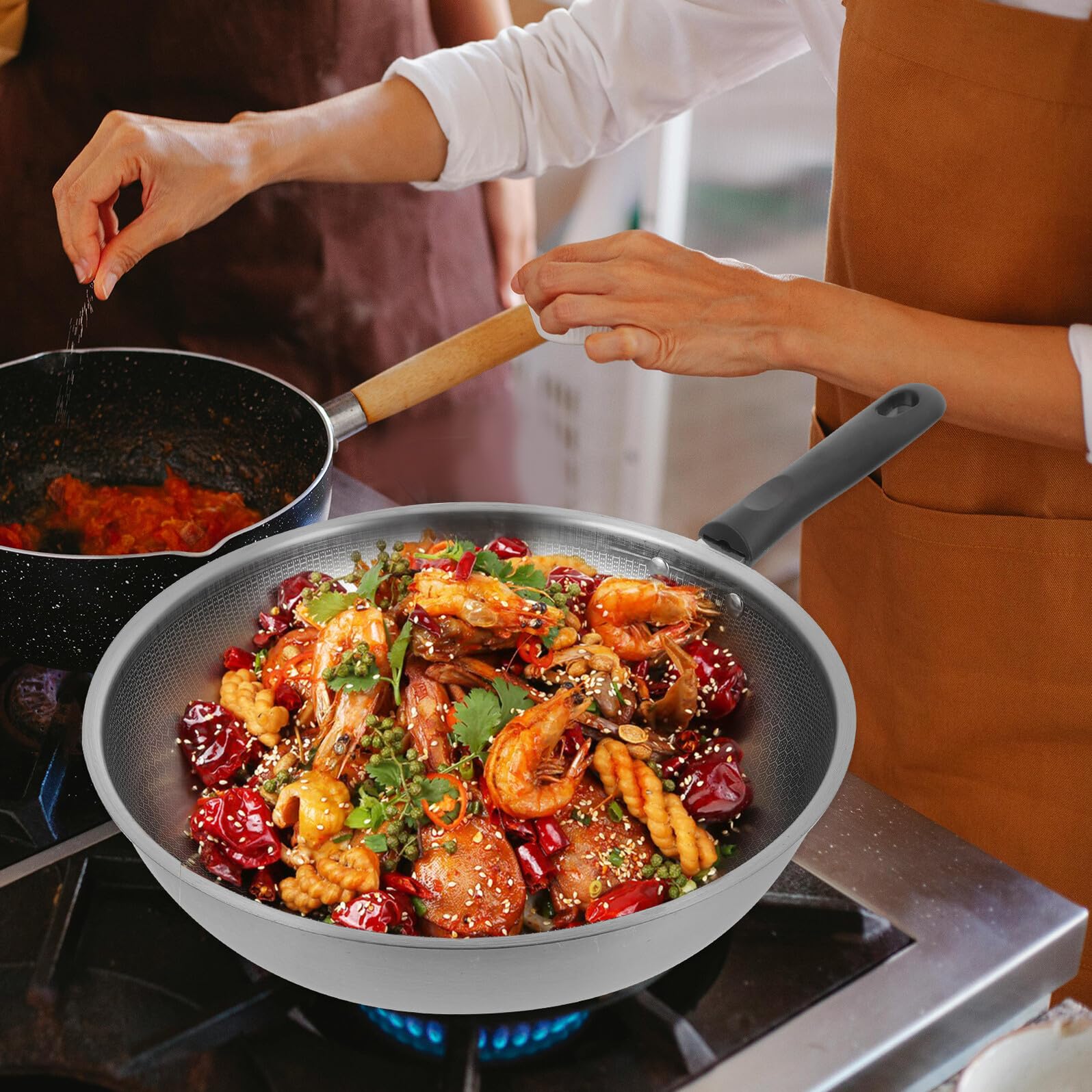 Padella in Acciaio 32 CM a Nido D’Ape Antiaderente Manico Ergonomico in Bachelite Leggera e Resistente per Uso Domestico su Piani Cottura Gas Elettrici e Induzione