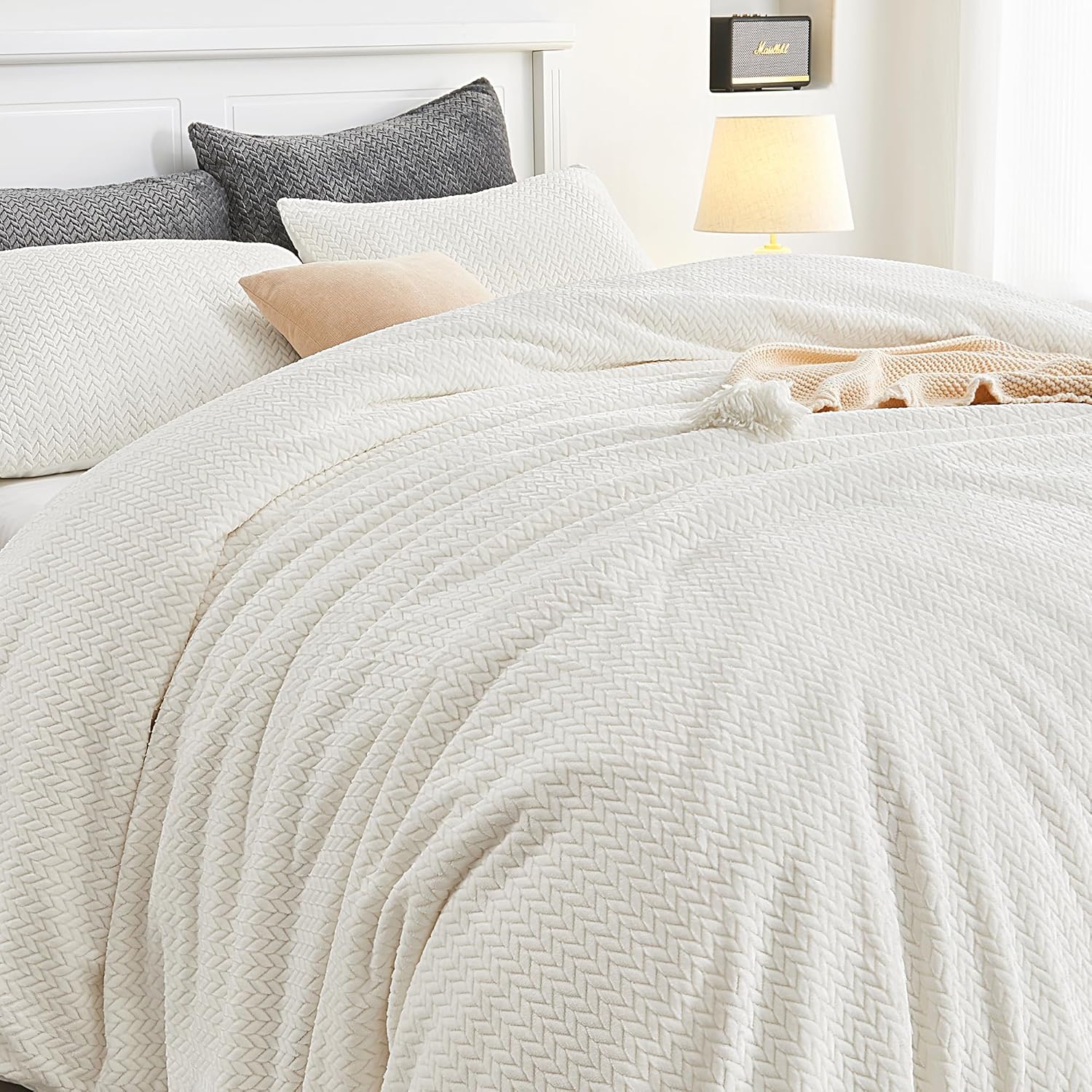 Amazon.com: INFIIXSO Flannel Duvet Cover Queen - Cream Chevron Pattern ...
