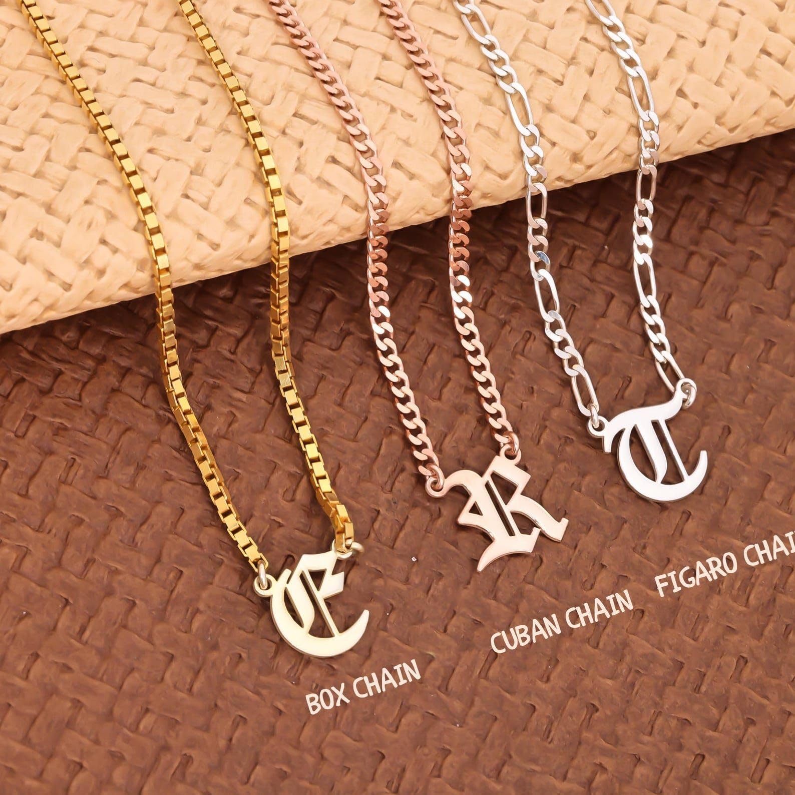 Stile gotico antico collana con iniziale, personalizzato gotico catena Figaro argento ciondolo gioiello