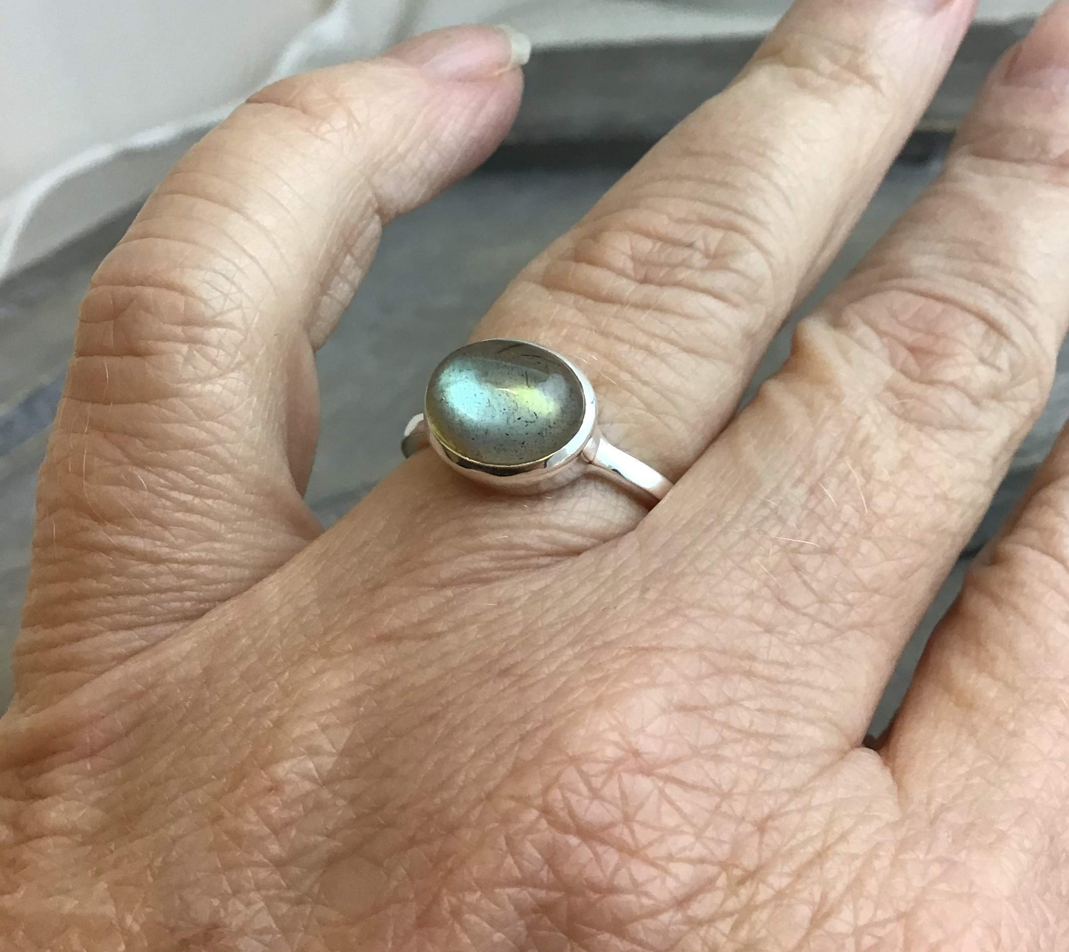 Anillo de plata esterlina con piedras preciosas de labradorita