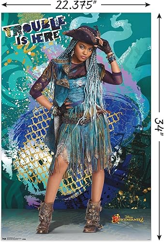 Vista 3 de Trends International Disney Descendants 2 - Póster de pared de Uma, 22.375 x 34 pulgadas, paquete de póster y clip