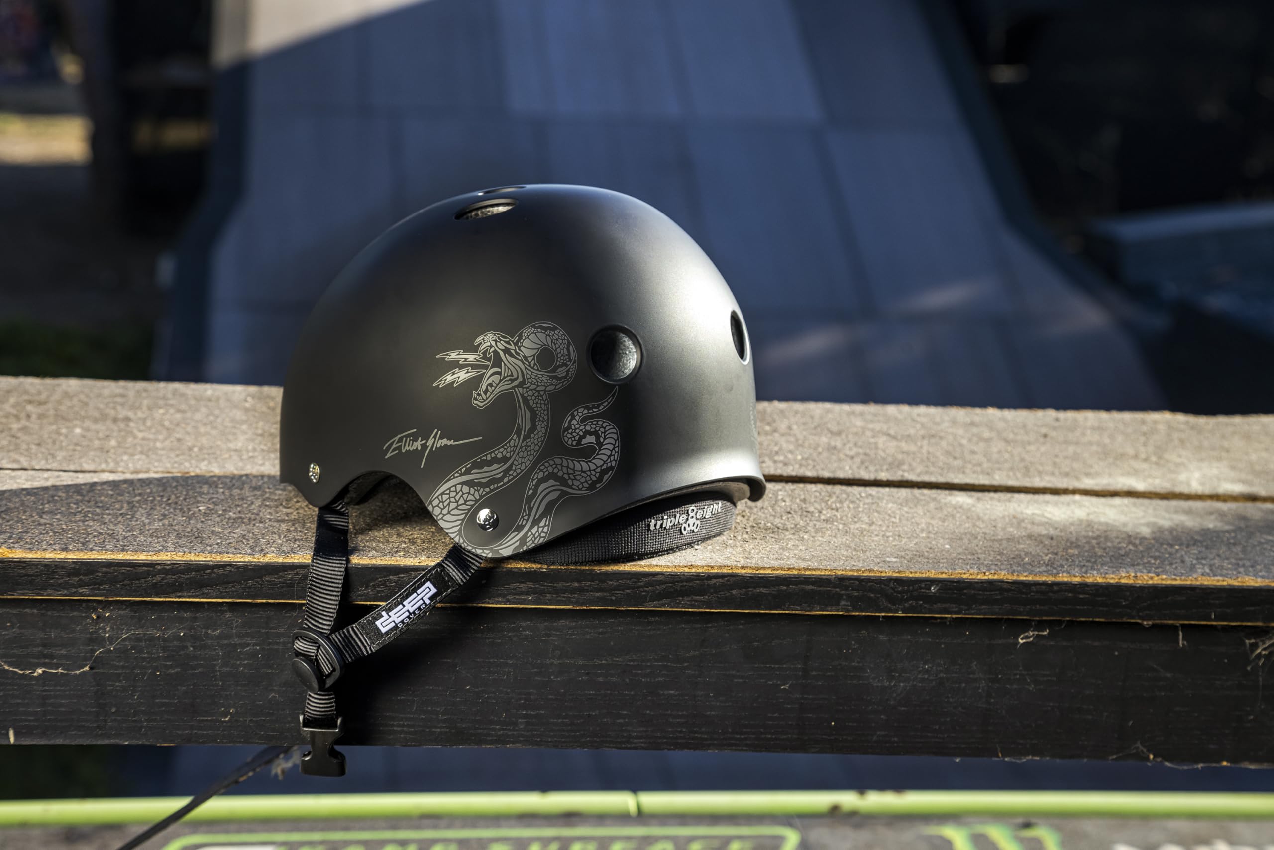Triple Eight Casco con copertura profonda, ideale per skateboard, ciclismo, BMX e pattinaggio a rotelle