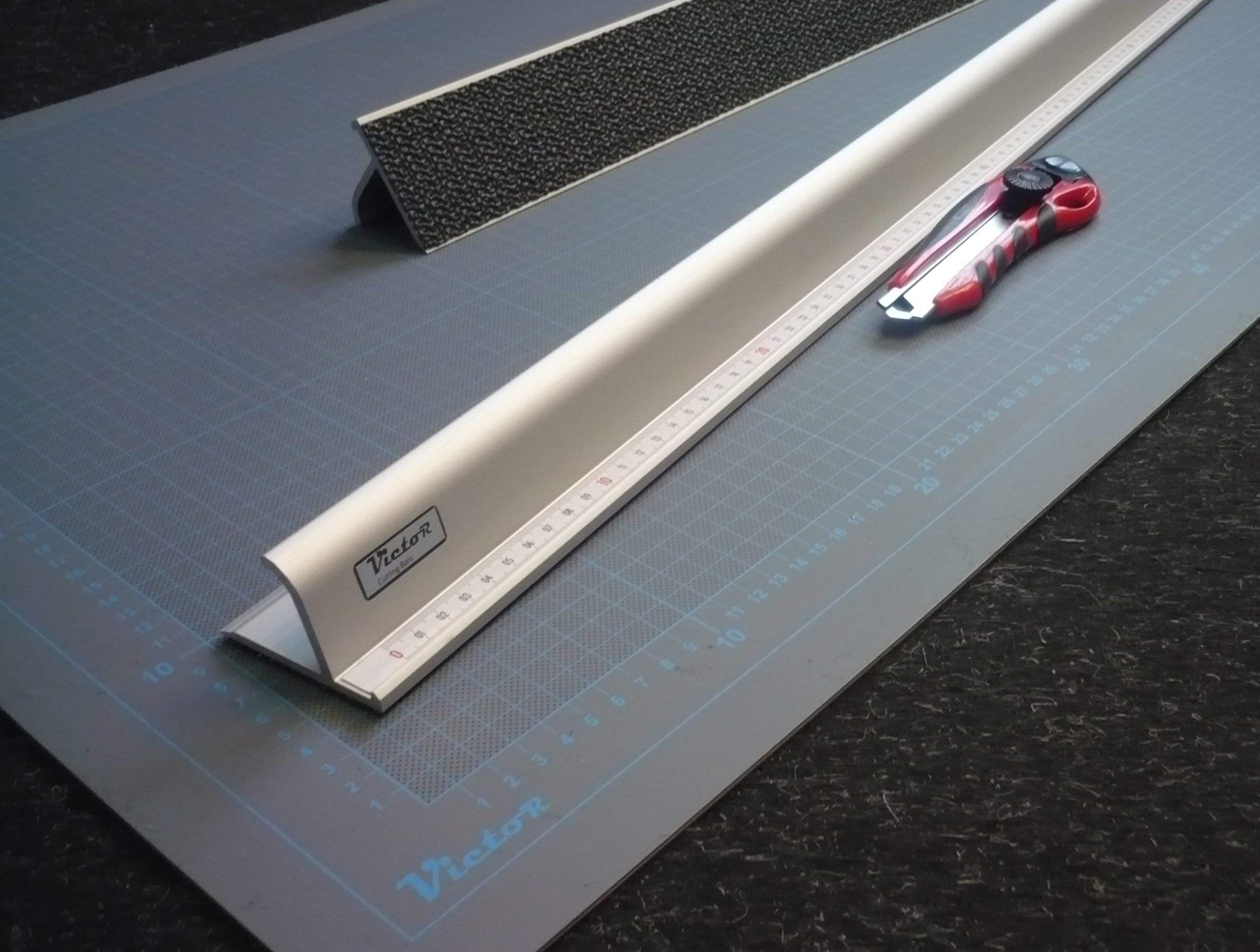 Victor Bar Schneidelineal 50cm aus Aluminium Profi-Ausführung rutschsicher - Metall Lineal - Aluminium Lineal 50cm - Schneidelineal mit Stahlkante - Stahllineal 500mm - Schneiderlineal