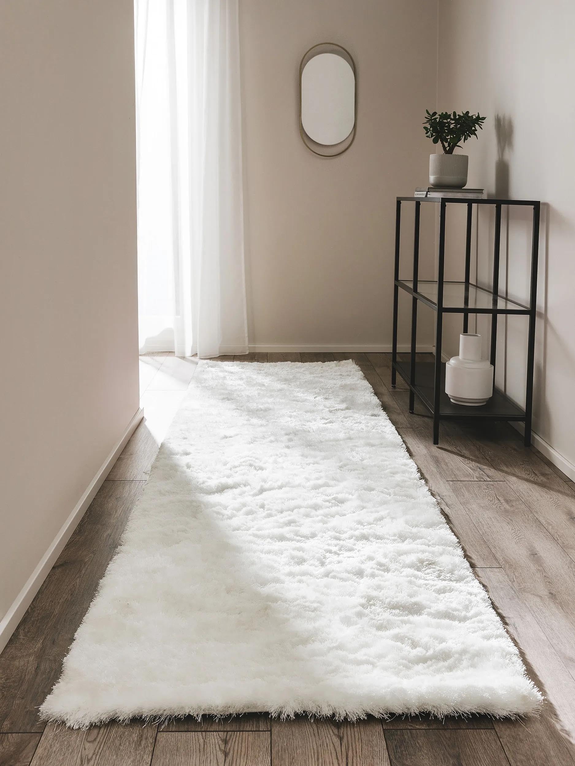 benuta Nest Hochflorteppich Whisper - Weiß 80x300 cm - Kuschelig Weicher Teppich für Schlaf- und Wohnzimmer - Pflegeleicht - Fußbodenheizung Geeignet
