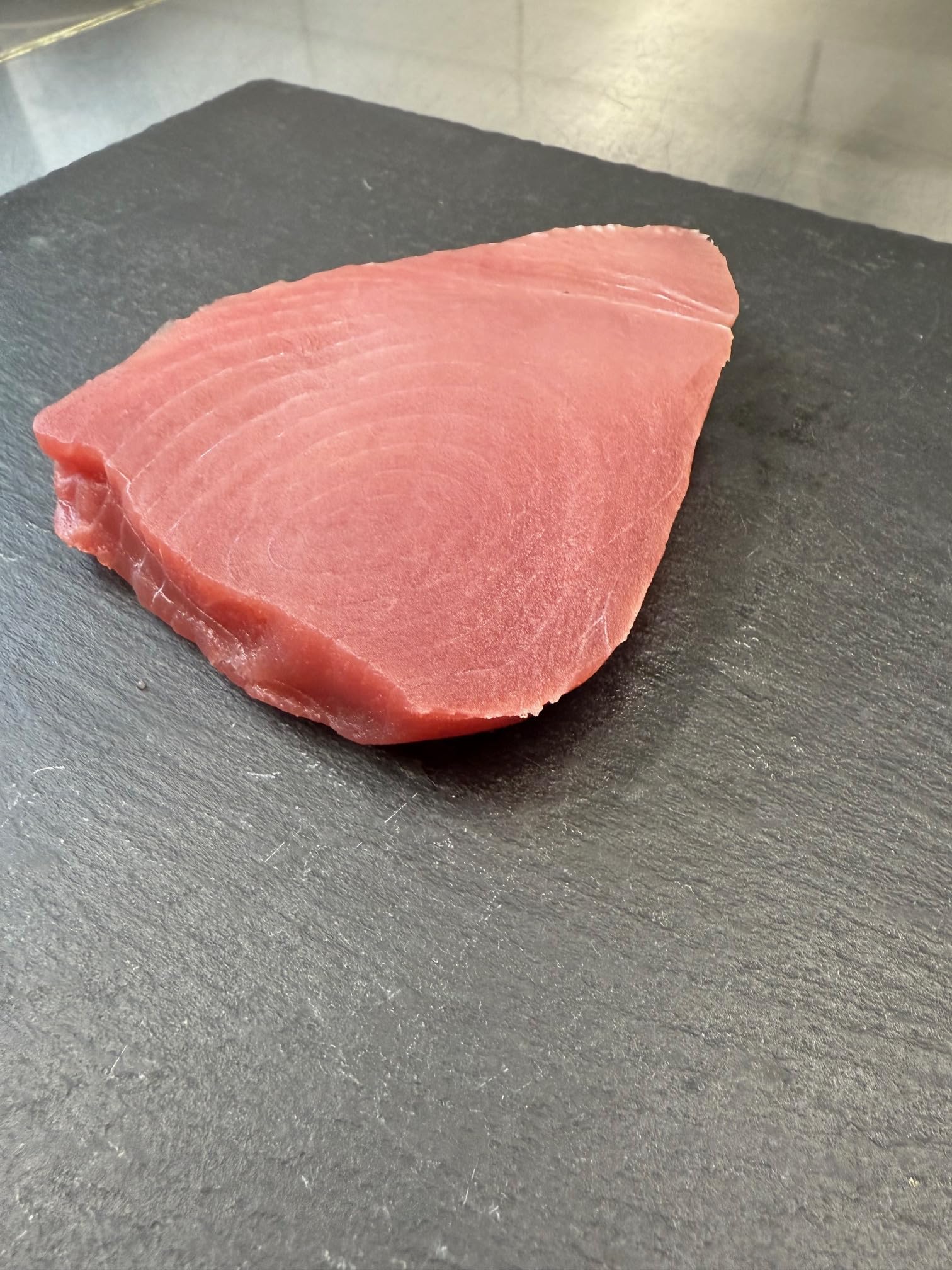 Frisches Thunfischfilet I Thunfisch Steak I Yellowfin Thunfisch JI HAO I Premium Sashimi-Qualität I Center A Cut I Nur die aller schönsten Thunfischstücke I Wildfang