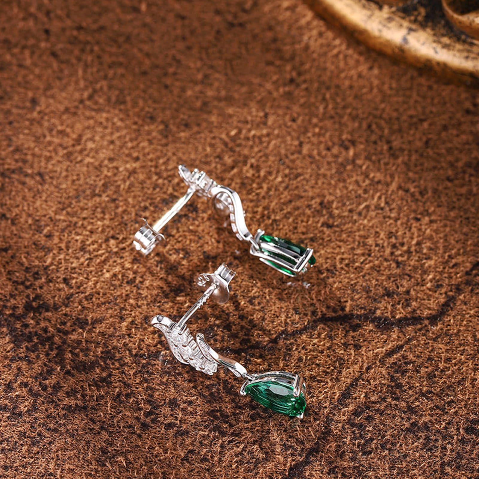 Pendientes de tuerca para mujer, oro blanco de 9 quilates, 14 quilates y 18 quilates, moissanita ondulada con lágrima de 2 quilates, colgante de esmeralda creado en laboratorio