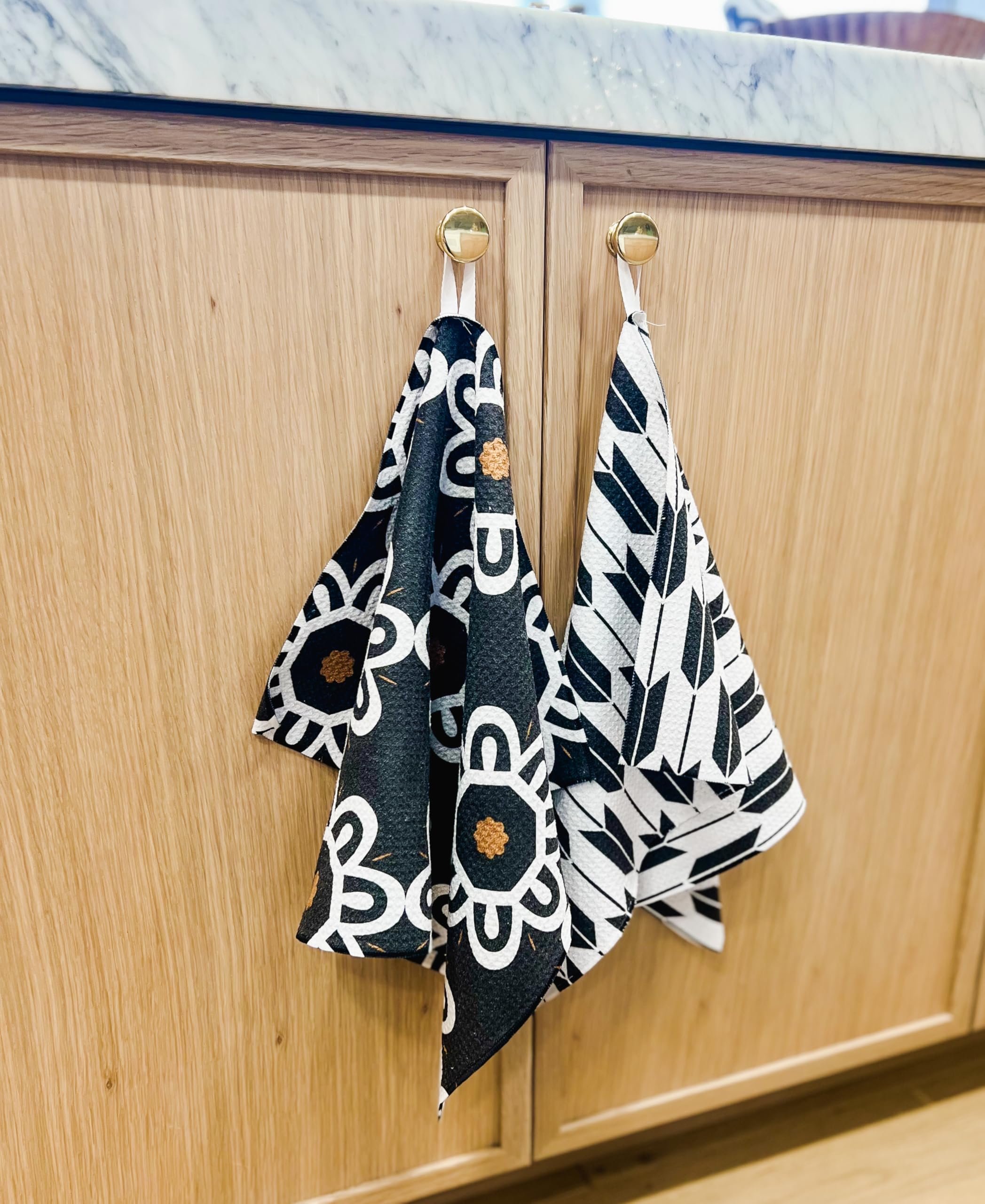 Paquete de 2 Toallas de Cocina de Doble Cara || Toallas de Cocina || Secado rápido || Impresiones de diseñador || Altamente absorbentes || Gancho para Colgar (Negro)