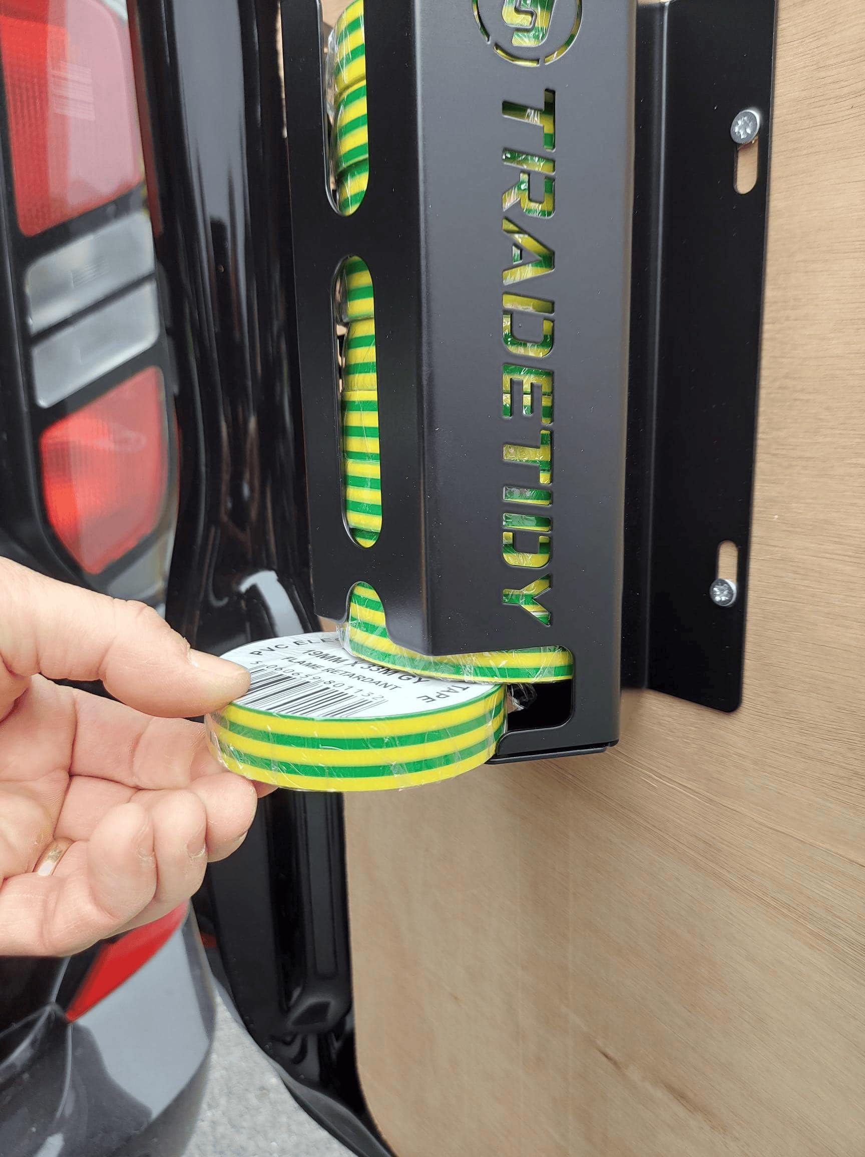 Tradetidy Supporto per nastro elettrico/isolante – nero da parete e furgone in acciaio per fino a 10 rotoli (19 mm x 33 m) – resistente acciaio da 1,5 mm, organizzatore commerciale