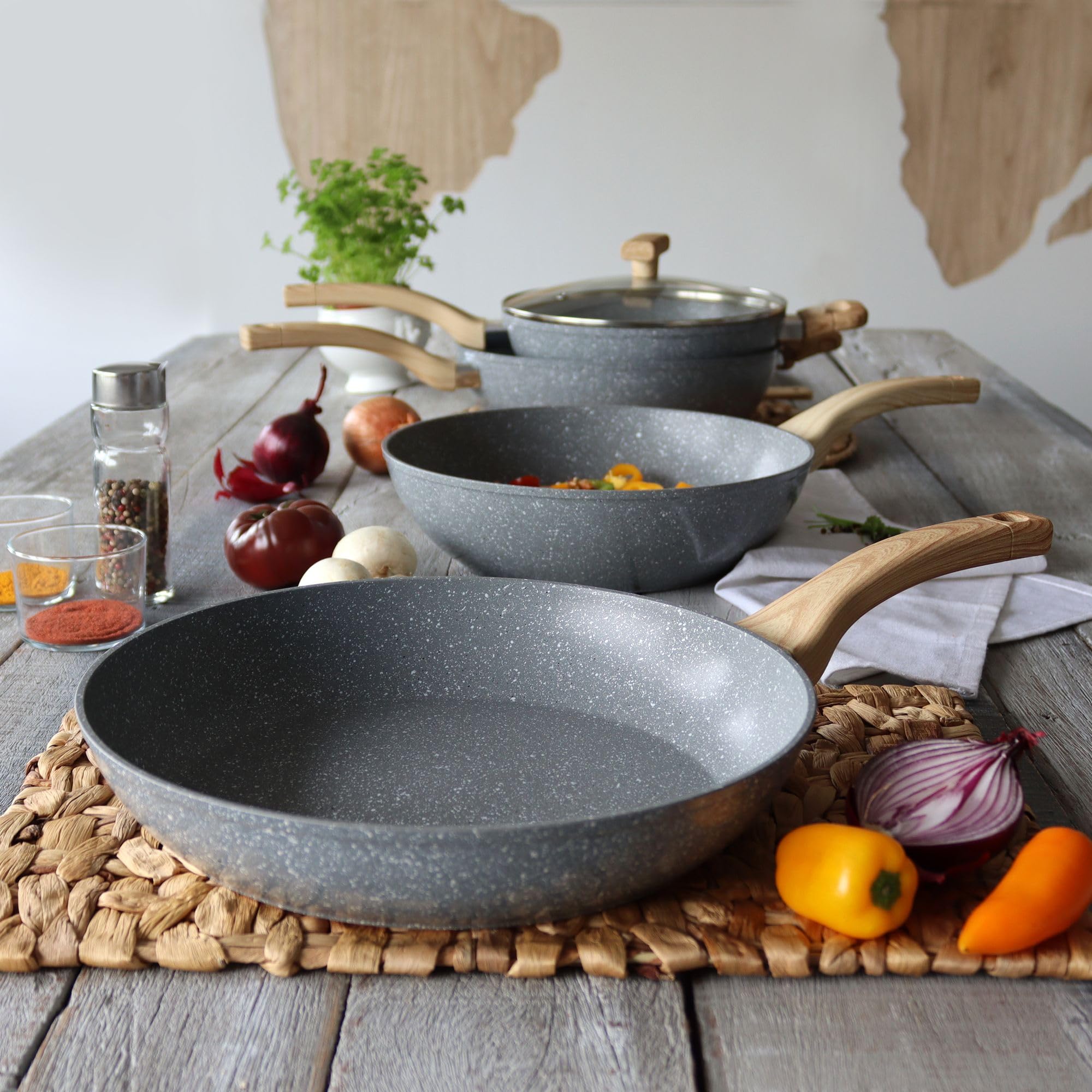 MENASTYL - Poele cannelle 30cm en aluminium avec poignée en bois clair - 6020065