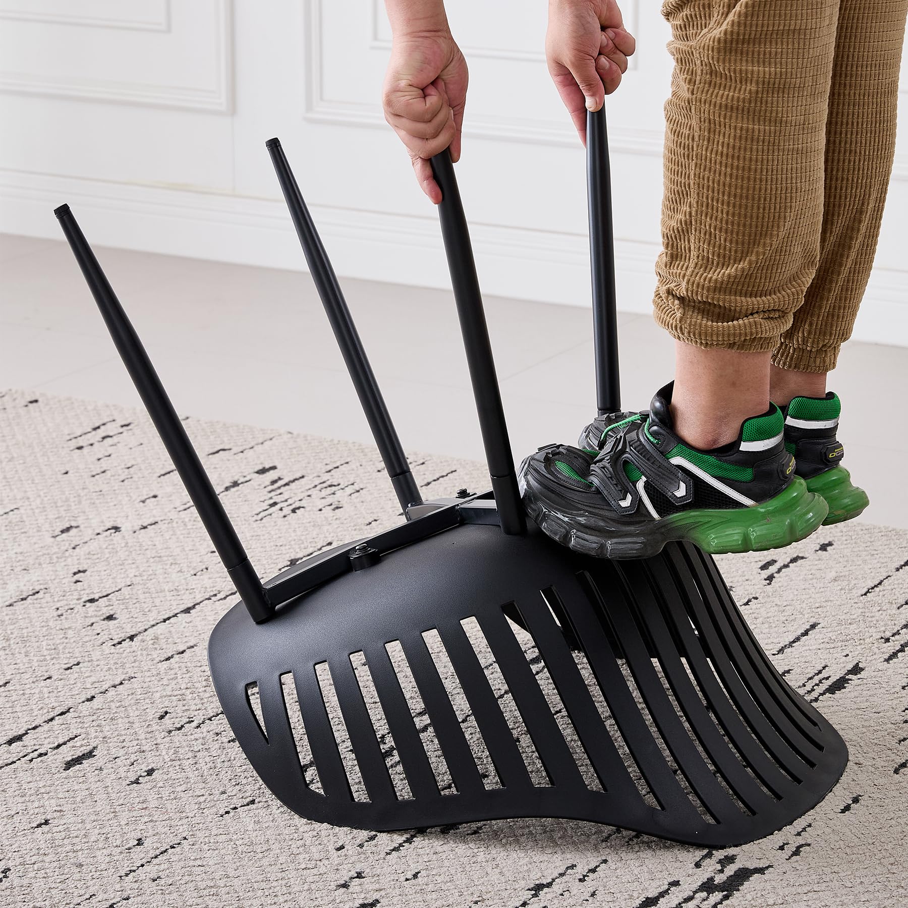 GrandCA HOME Set Tavolo e Sedie da Pranzo Moderno, Tavolo Rotondo da 110CM con 4 Sedie, Gambe in Metallo Nero, Adatto per Soggiorno, Balcone, Giardino (Nero)
