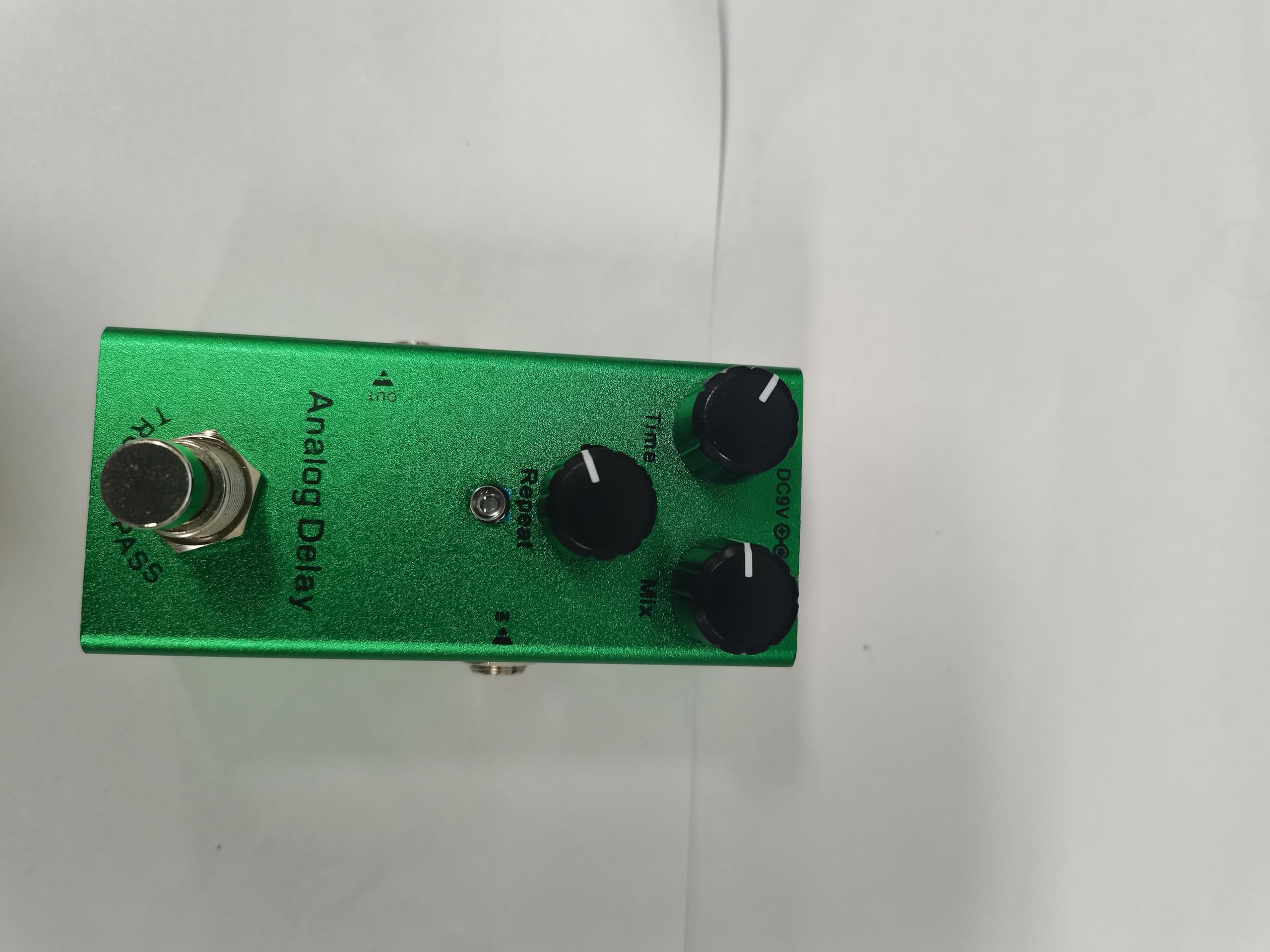 Analog Delay Guitar Effects Pedal with Time Mix Repeat Controls Knob DC 9V 6.35mm Input Output Electric Guitar Effector True Bypass Green Mini Aluminum Design