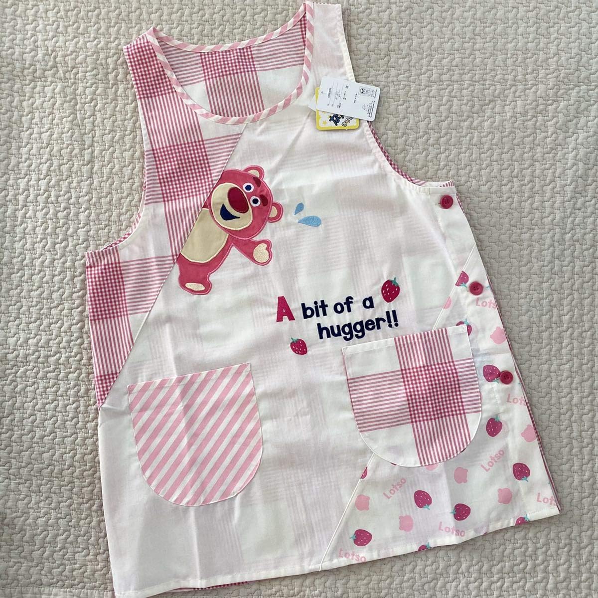 Amazon Co Jp ピクサー ロッツォ キャラクター エプロン 保育士 看護師 介護士 幼稚園 先生 保母 実習 ホーム キッチン