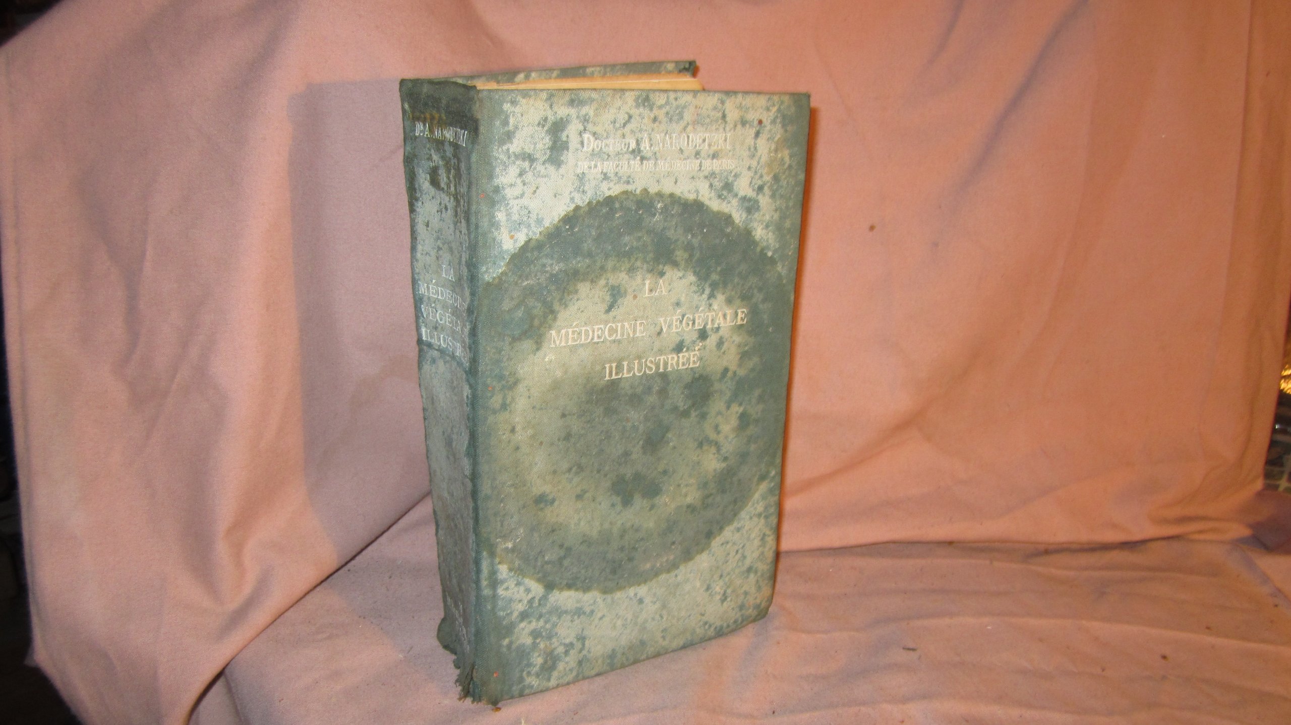 Livre de santé et d'hygiène. La Médecine végétale et le régime biologique, par le docteur A. Narodetzki,... Traité illustré de médecine, d'hygiène et de pharmacie. Hygiène et médecine des deux sexes. Maladies chroniques. Régimes alimentaires. Traitements.