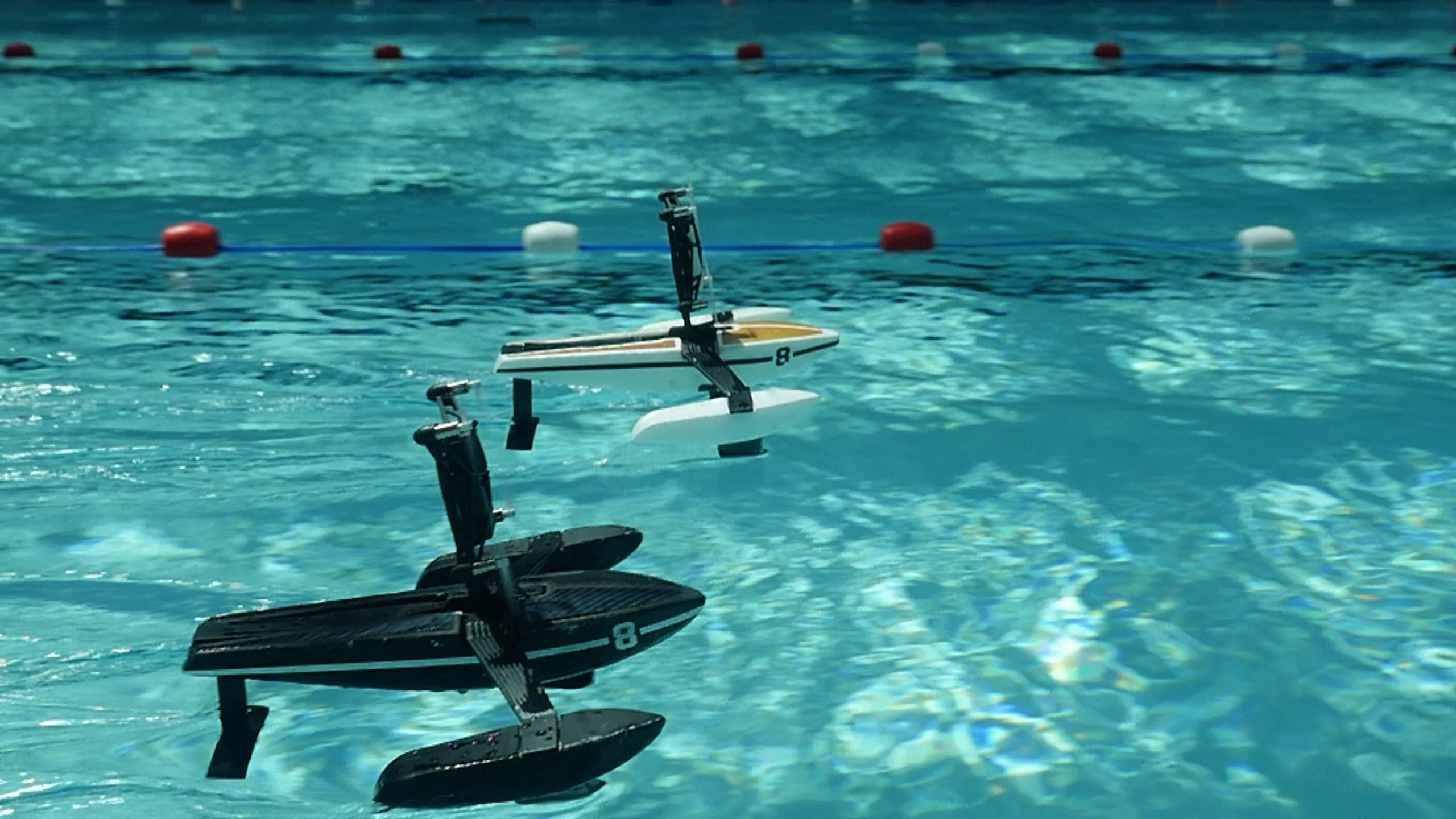 Parrot Hydrofoil New Z - Dron "dos en uno" para pilotar por aire y agua, cuadricóptero y barco (cámara vertical 30 FPS, 18 Km/h, 9 minutos de vuelo, 20 metros de alcance, programable), color blanco