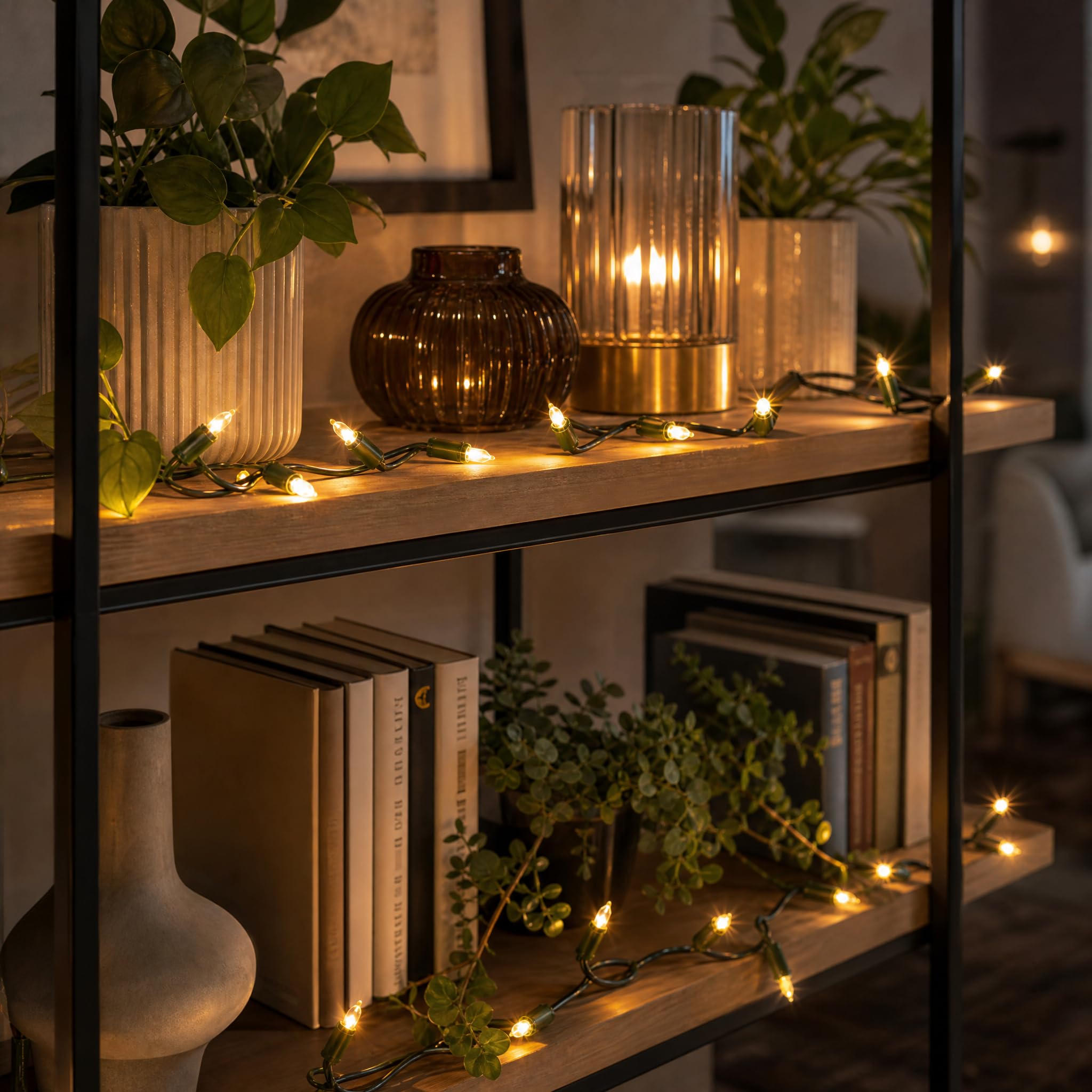 hellum 150230 Guirlande lumineuse d'intérieur avec 100 LED, blanc chaud, guirlande lumineuse longue de 14,85 m éclairée avec câble vert, guirlande lumineuse intérieure avec prise, câble d'alimentation
