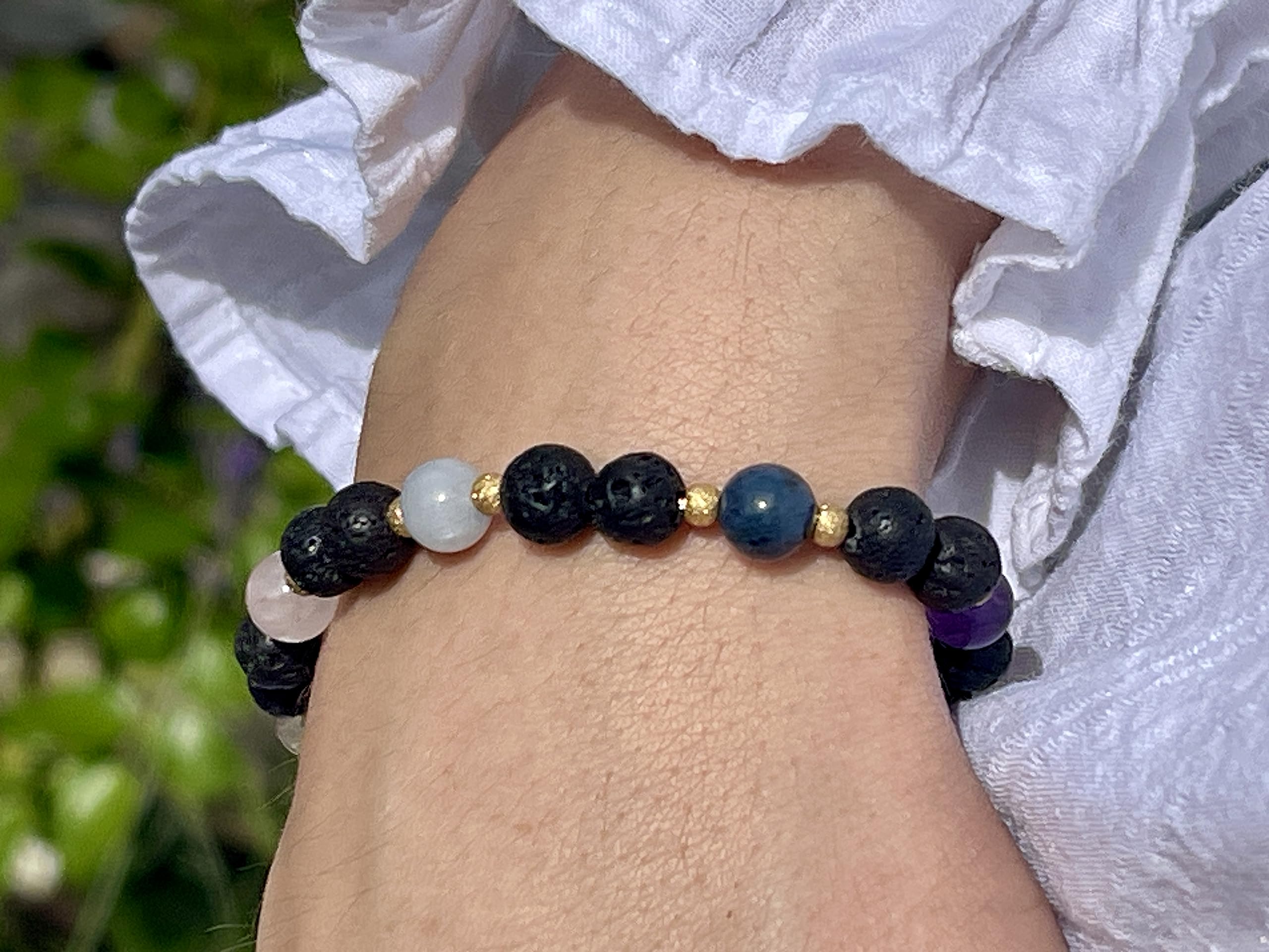Chakra Armband Handmade mit Edelsteinen und Lava, als Duftarmband verwendbar, personalisierbar für Yoga, Harmonie und innere Ruhe